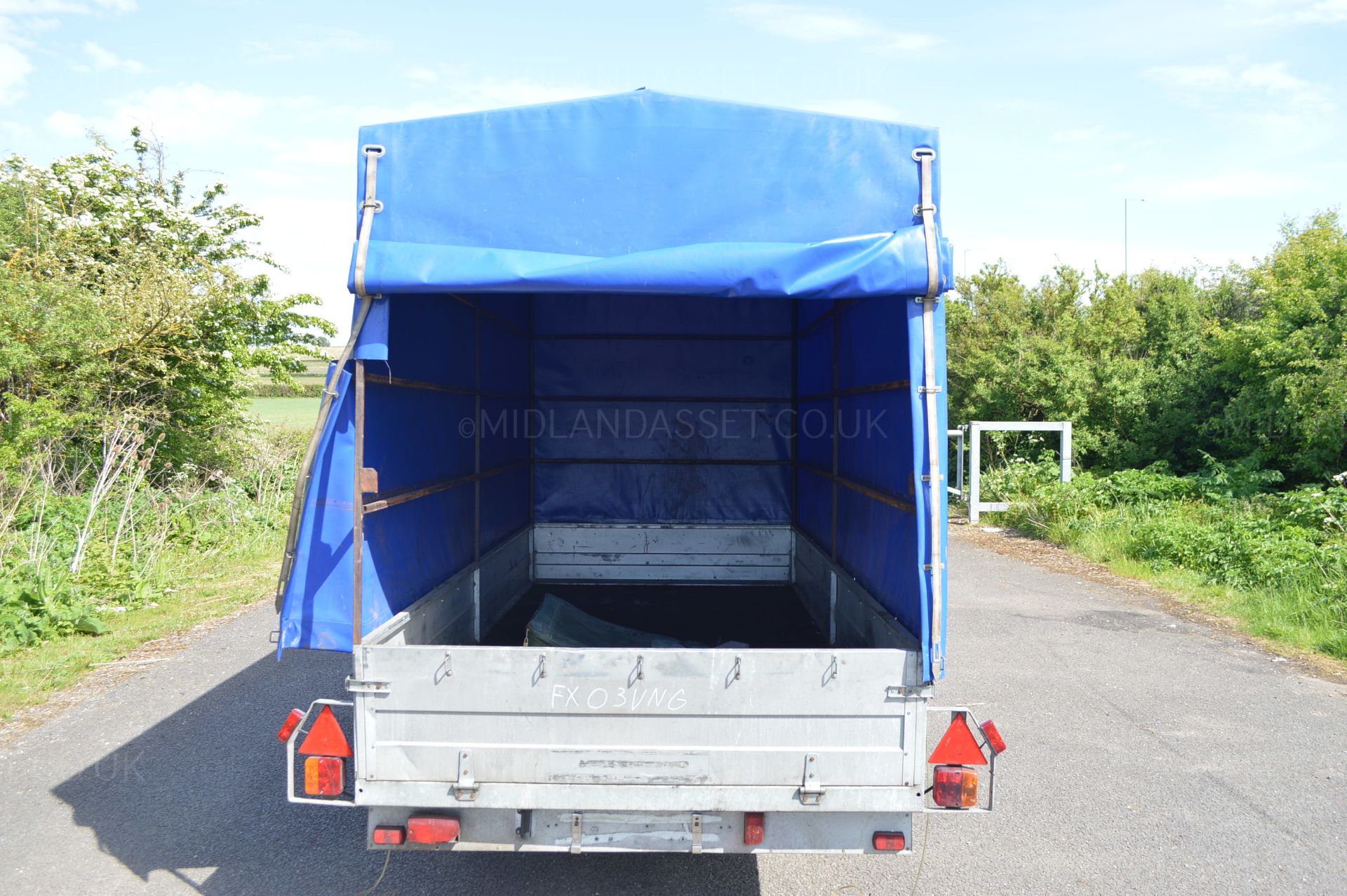 SINGLE AXLE BLUE BOX TRAILER WITH SPARE WHEEL *NO VAT* - Image 8 of 12