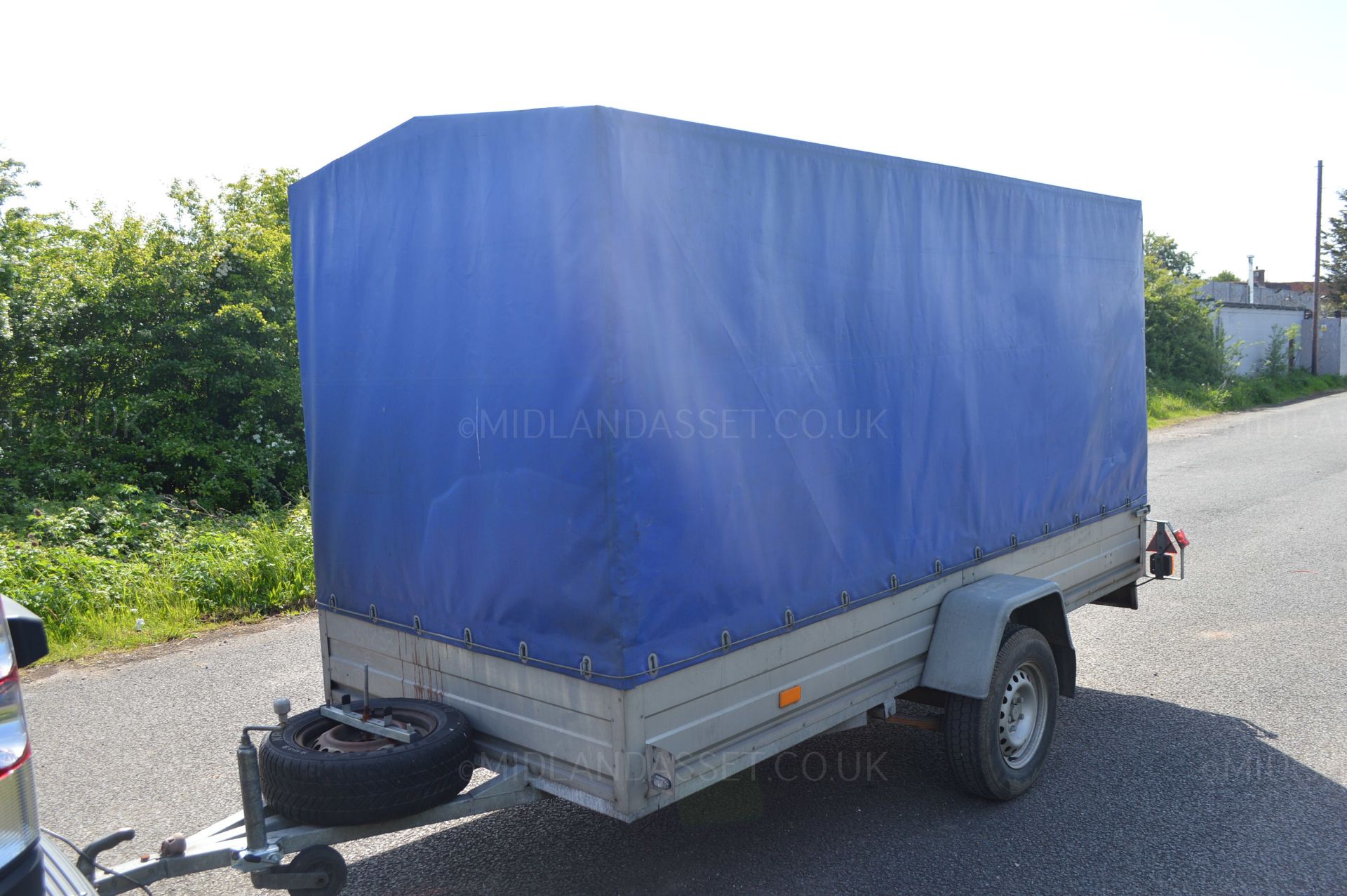 SINGLE AXLE BLUE BOX TRAILER WITH SPARE WHEEL *NO VAT* - Image 4 of 12
