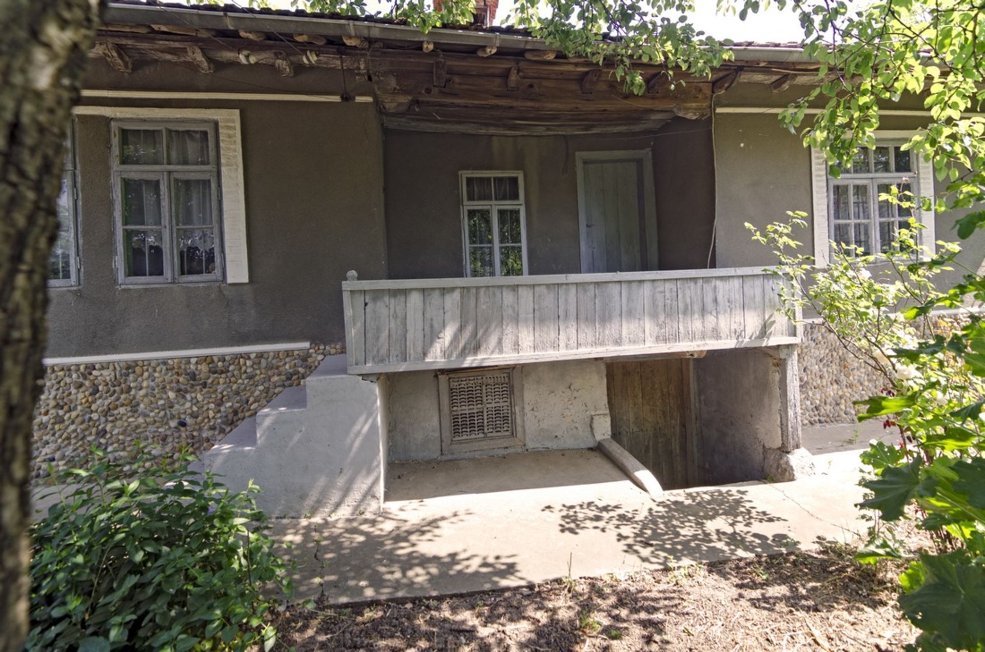 SILISTRA, BULGARIA  HOUSE IN 1/2 ACRE