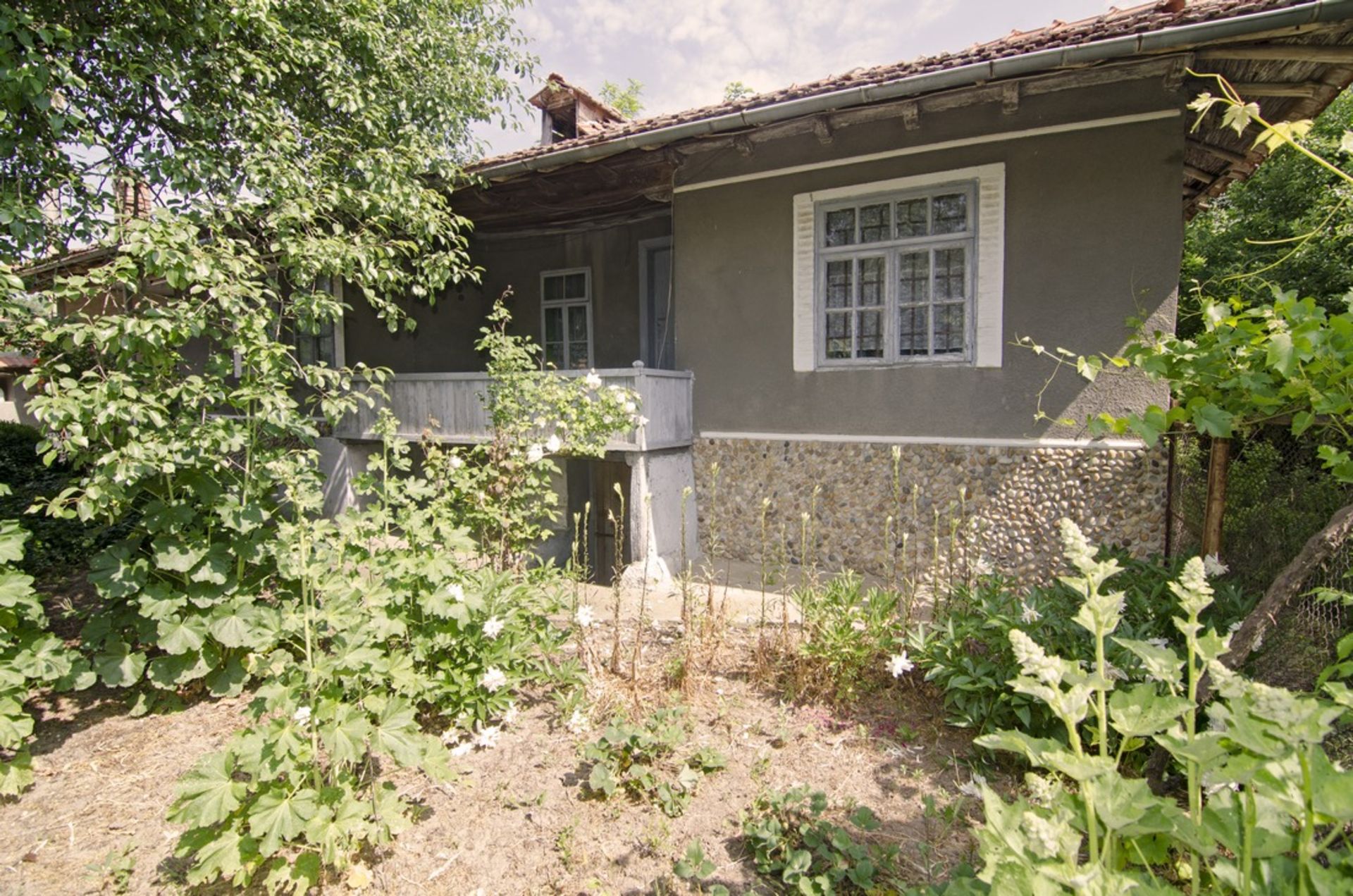 SILISTRA, BULGARIA  HOUSE IN 1/2 ACRE - Image 4 of 43