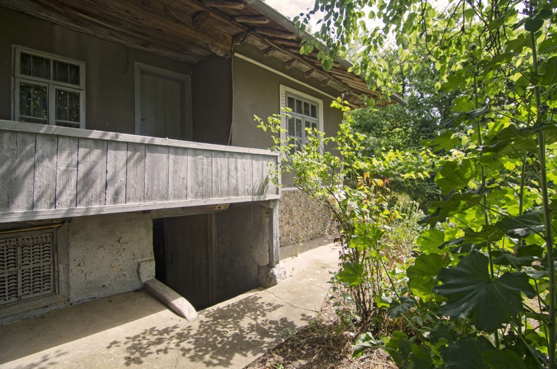 SILISTRA, BULGARIA  HOUSE IN 1/2 ACRE - Image 27 of 43