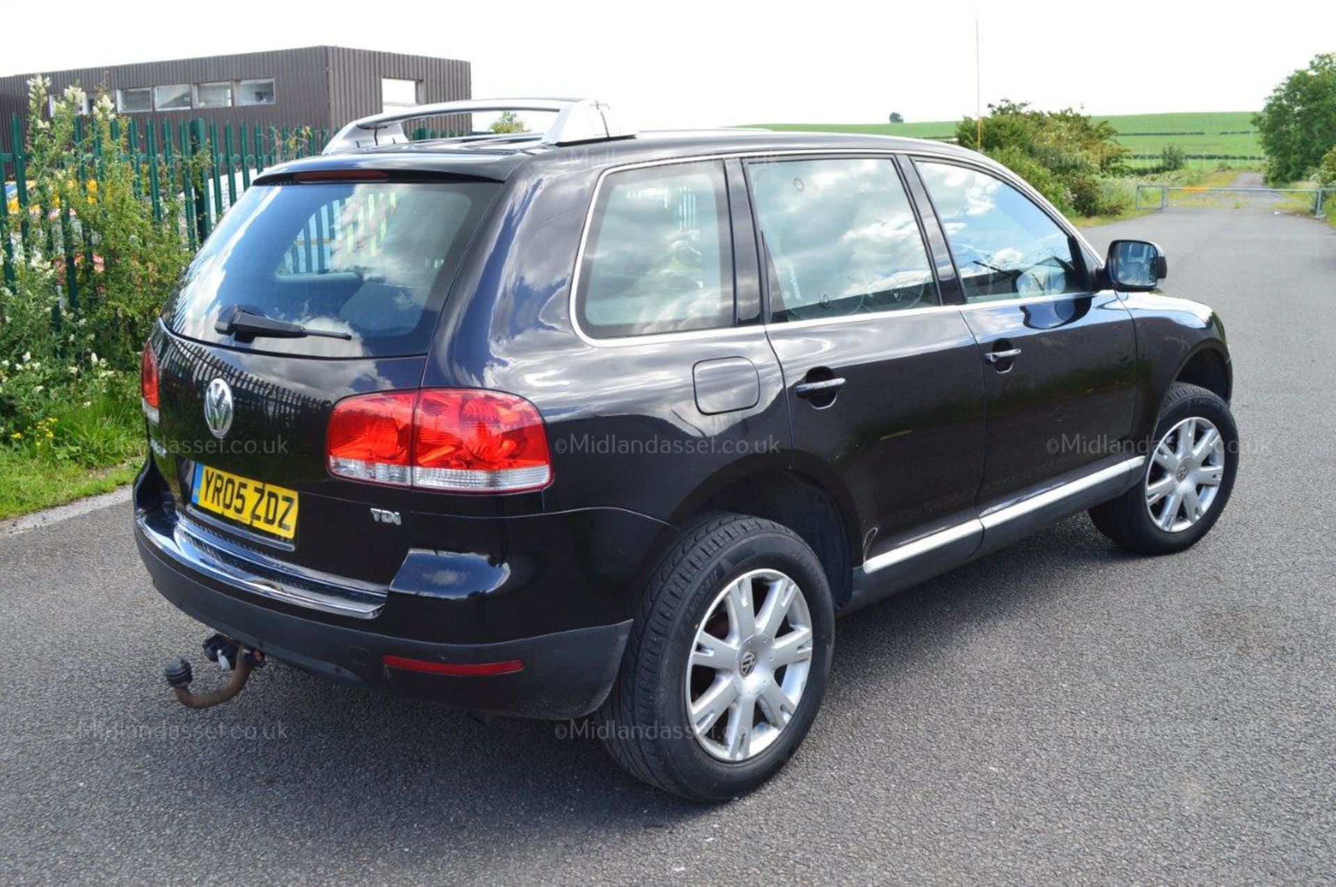 2005/05 REG VOLKSWAGEN TOUAREG TDI SPORT AUTO *NO VAT* - Image 5 of 33