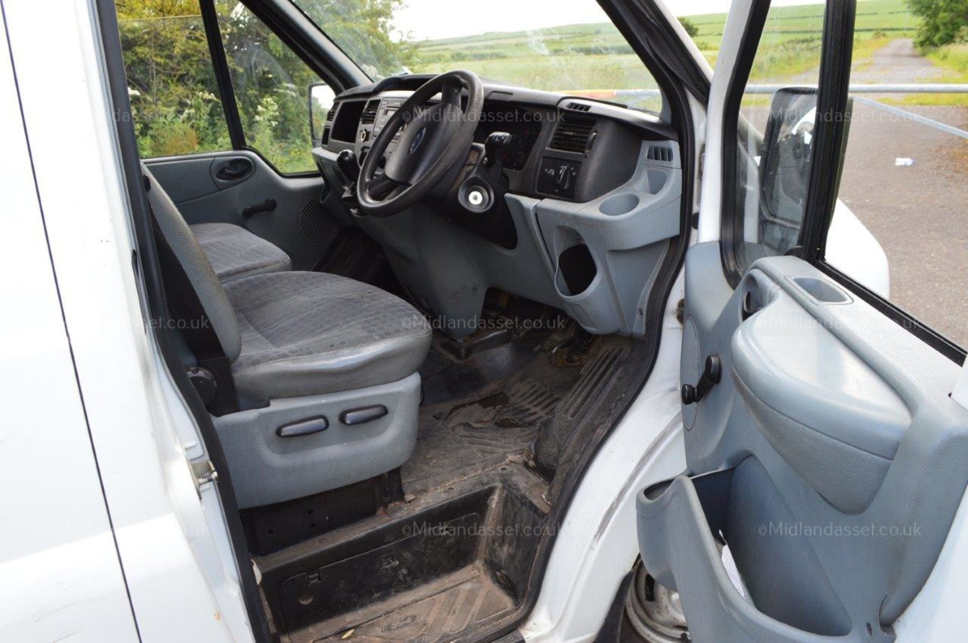 2007/07 REG FORD TRANSIT 100 T350L RWD PANEL VAN - Image 7 of 13