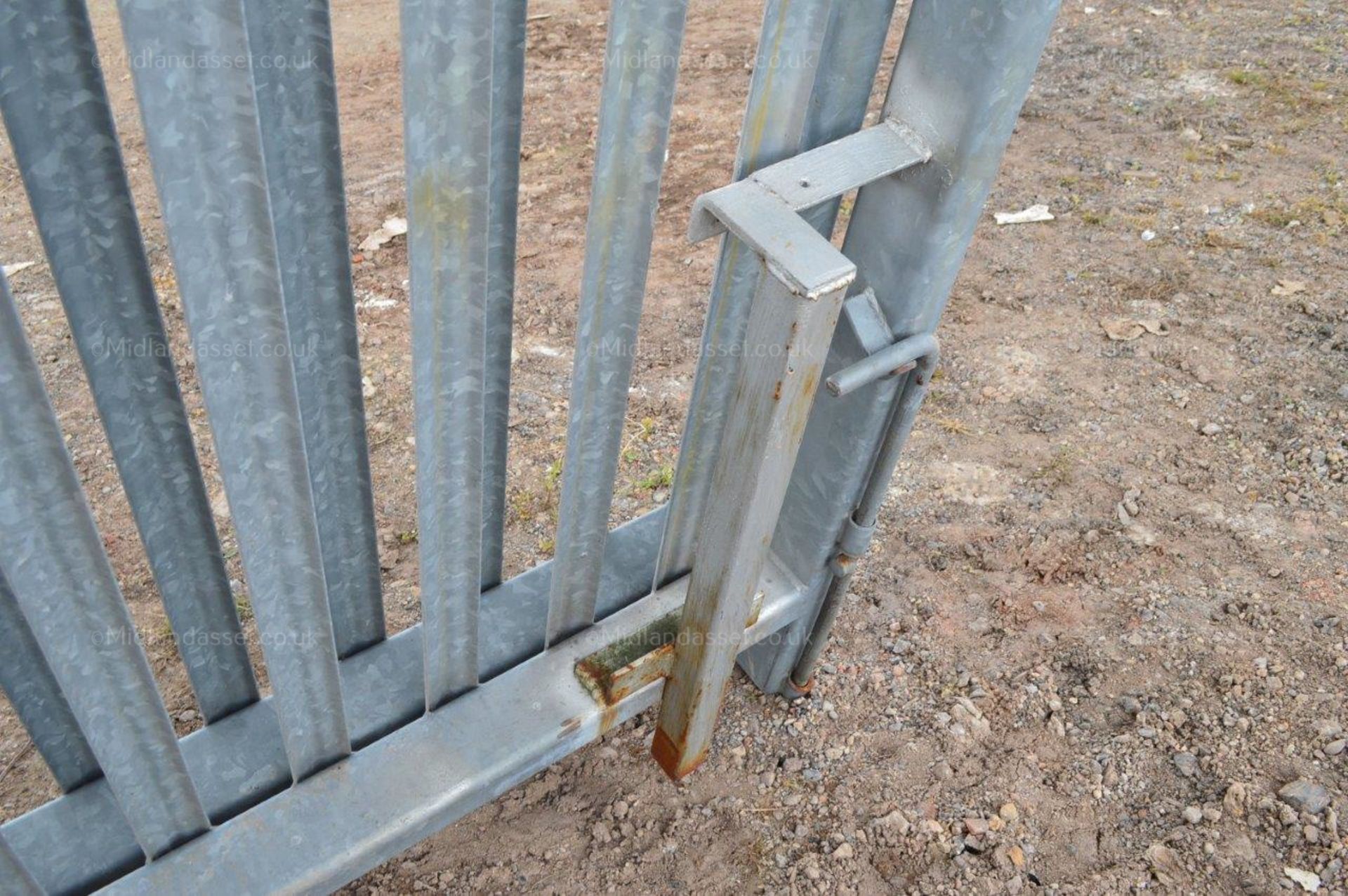 PAIR OF PALISADE GATES *NO VAT* - Bild 5 aus 8