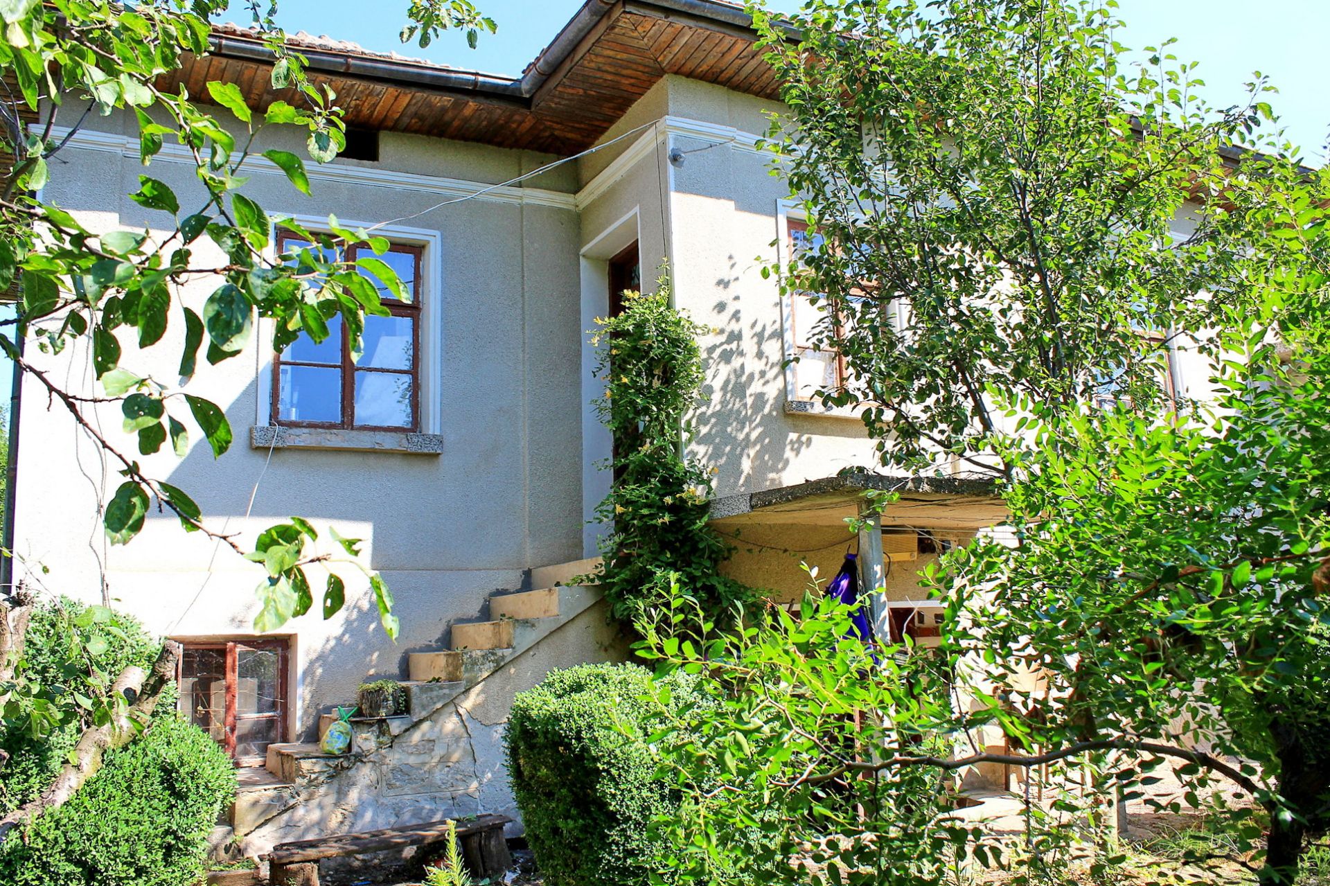 KOZLOVETS,VT, BULGARIA  HOUSE WITH 1/2 ACRE