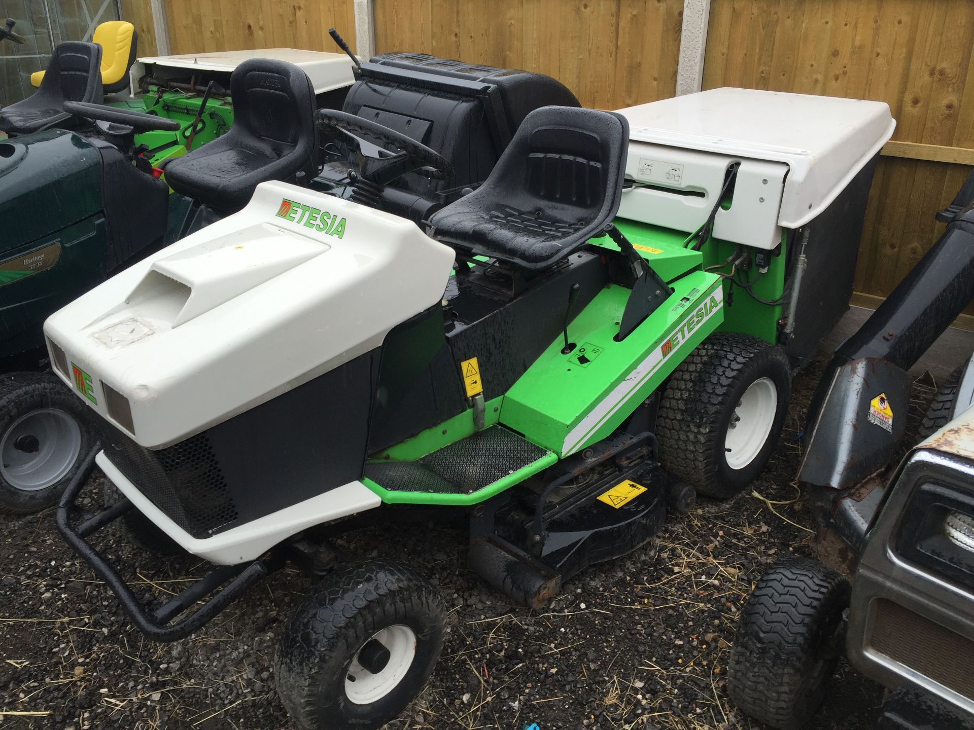 ETESIA COMMERCIAL RIDE ON MOWER - Image 5 of 6