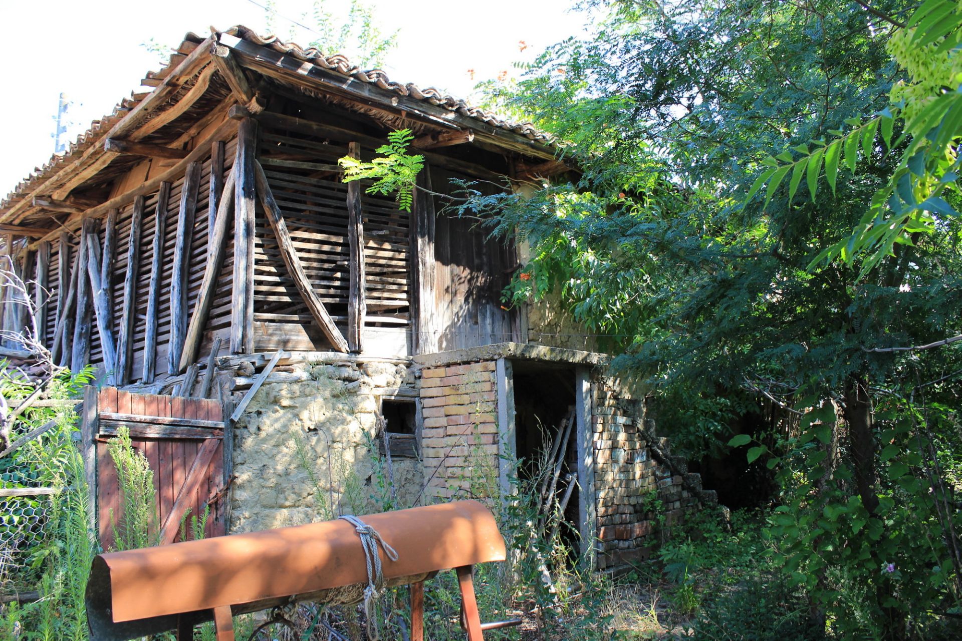 KOZLOVETS,VT, BULGARIA  HOUSE WITH 1/2 ACRE - Image 6 of 17