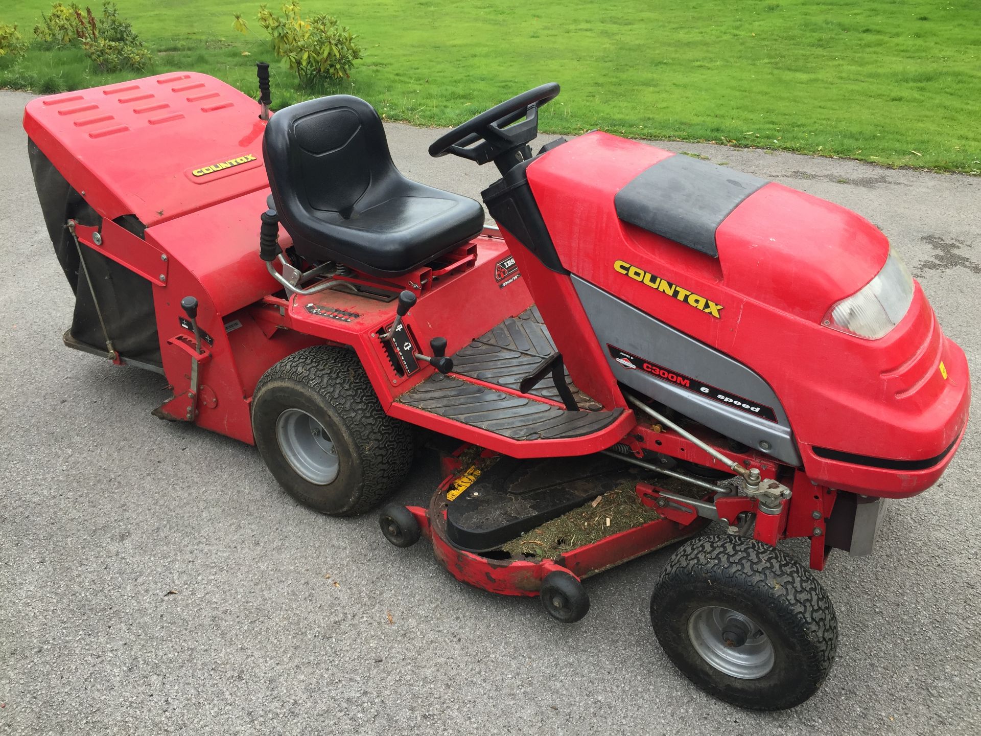 COUNTAX RIDE-ON MOWER C330M IN GOOD WROKING ORDER - Image 5 of 13