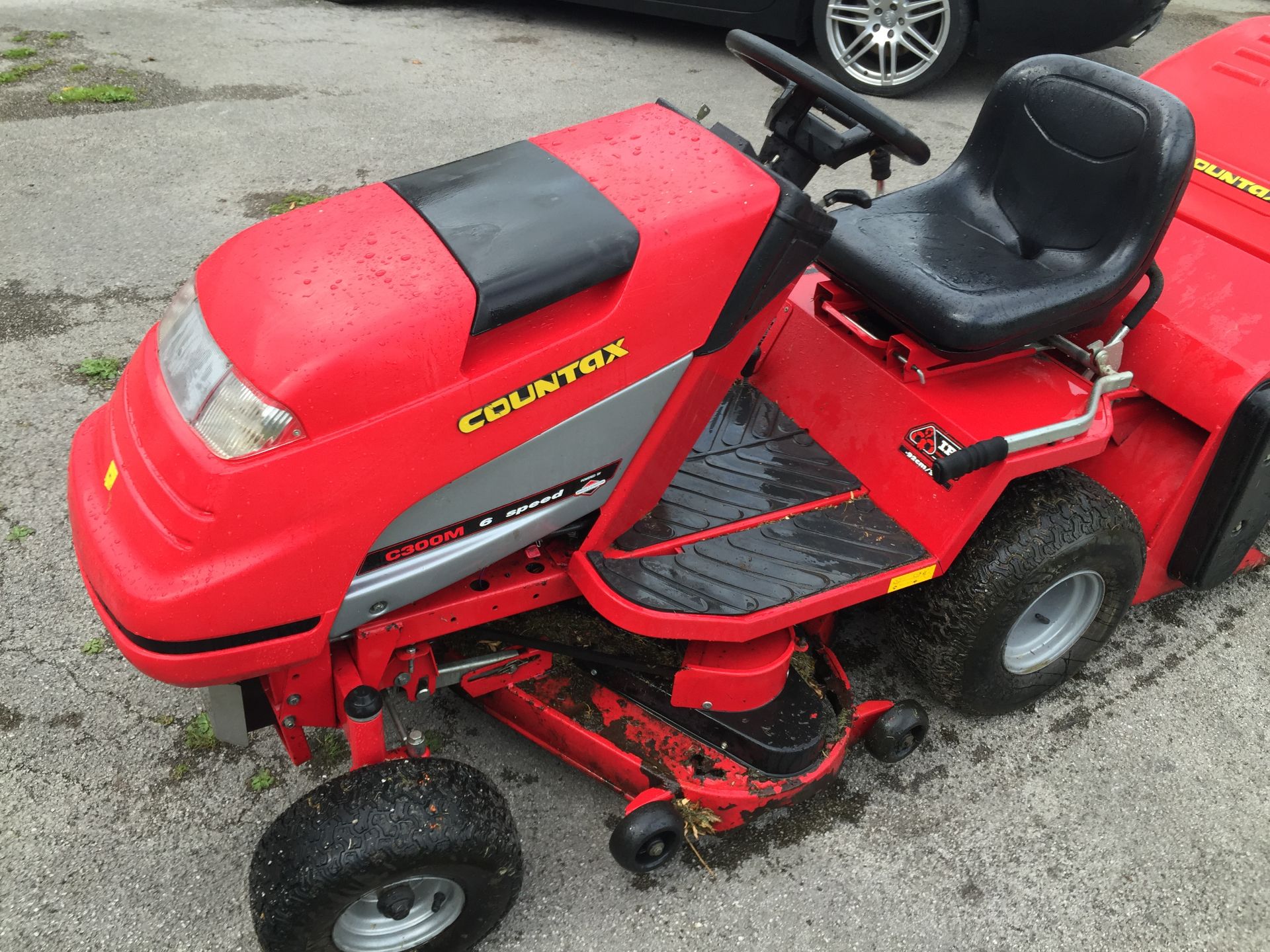 COUNTAX RIDE-ON MOWER C330M IN GOOD WROKING ORDER - Image 11 of 13