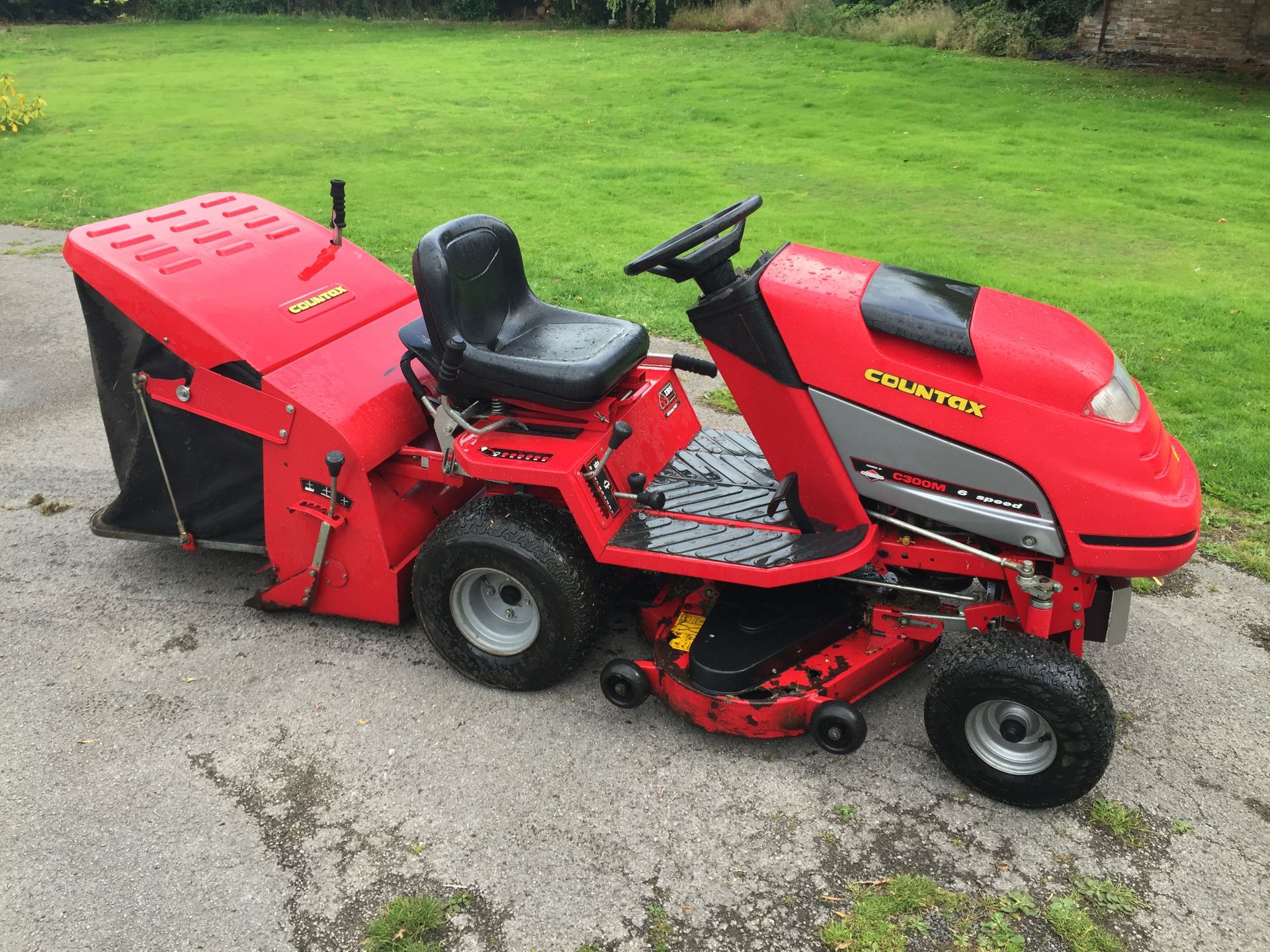 COUNTAX RIDE-ON MOWER C330M IN GOOD WROKING ORDER - Image 9 of 13