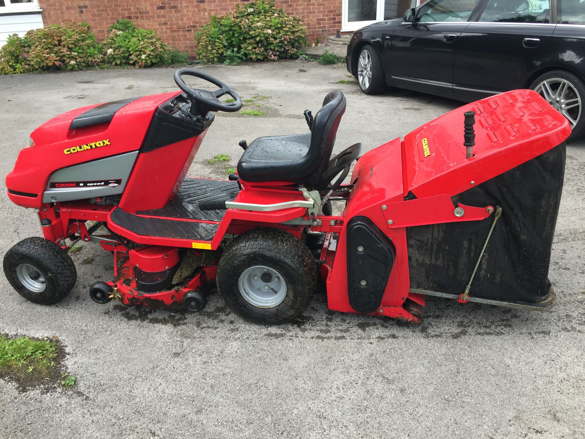 COUNTAX RIDE-ON MOWER C330M IN GOOD WROKING ORDER - Image 10 of 13