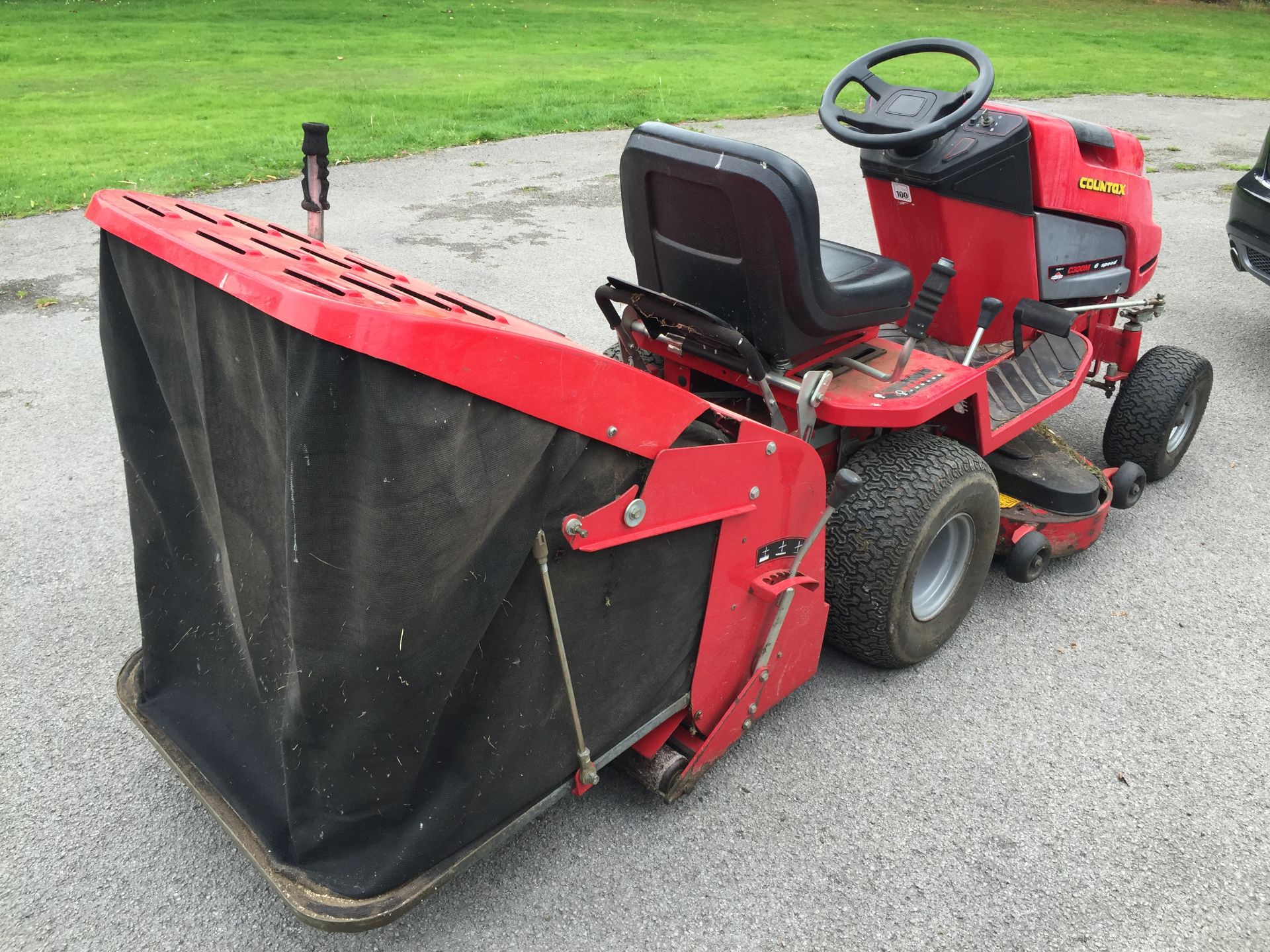 COUNTAX RIDE-ON MOWER C330M IN GOOD WROKING ORDER - Image 4 of 13