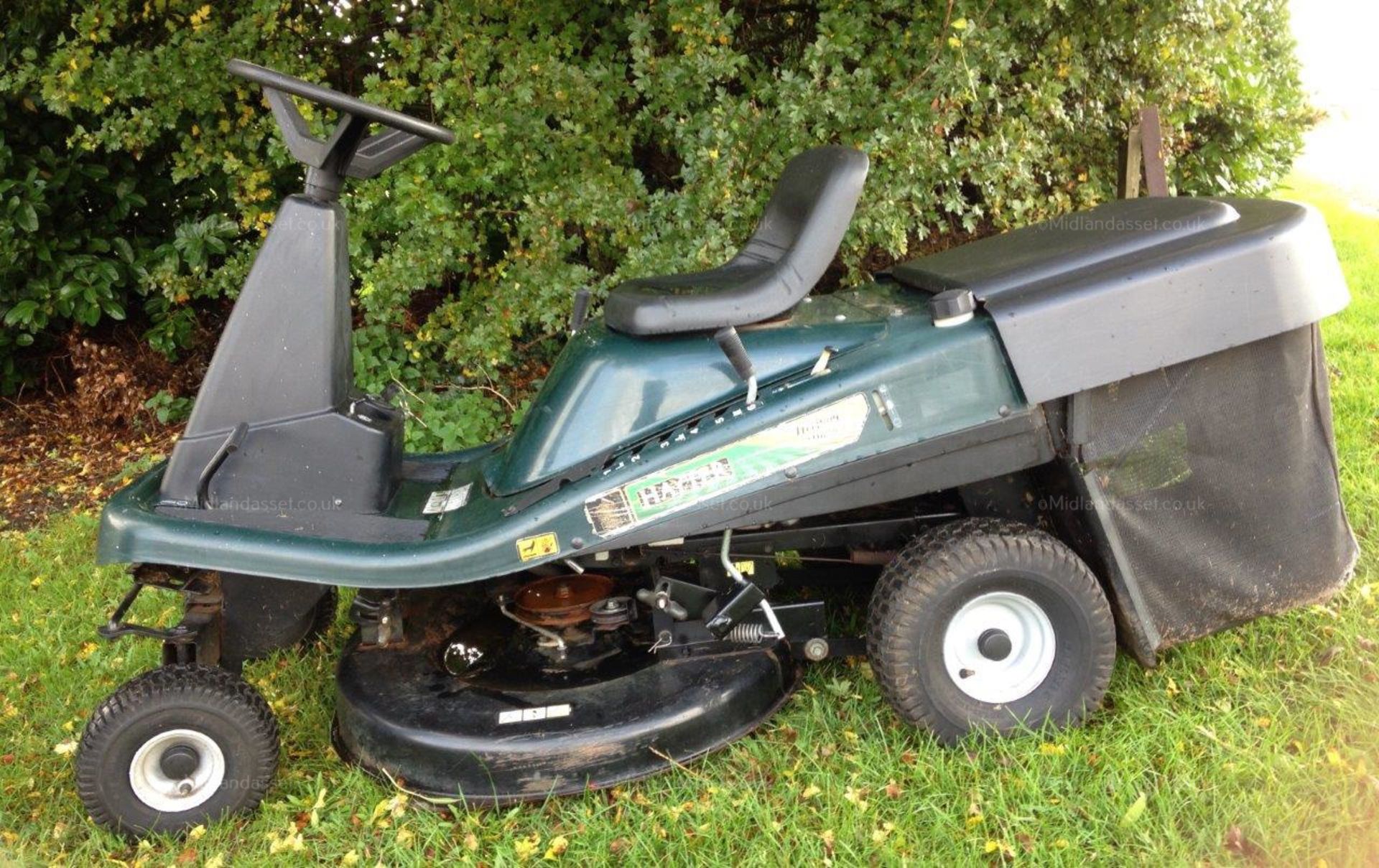 2003 HAYTER HERITAGE M 10/30 RIDE ON LAWN MOWER - Image 3 of 5