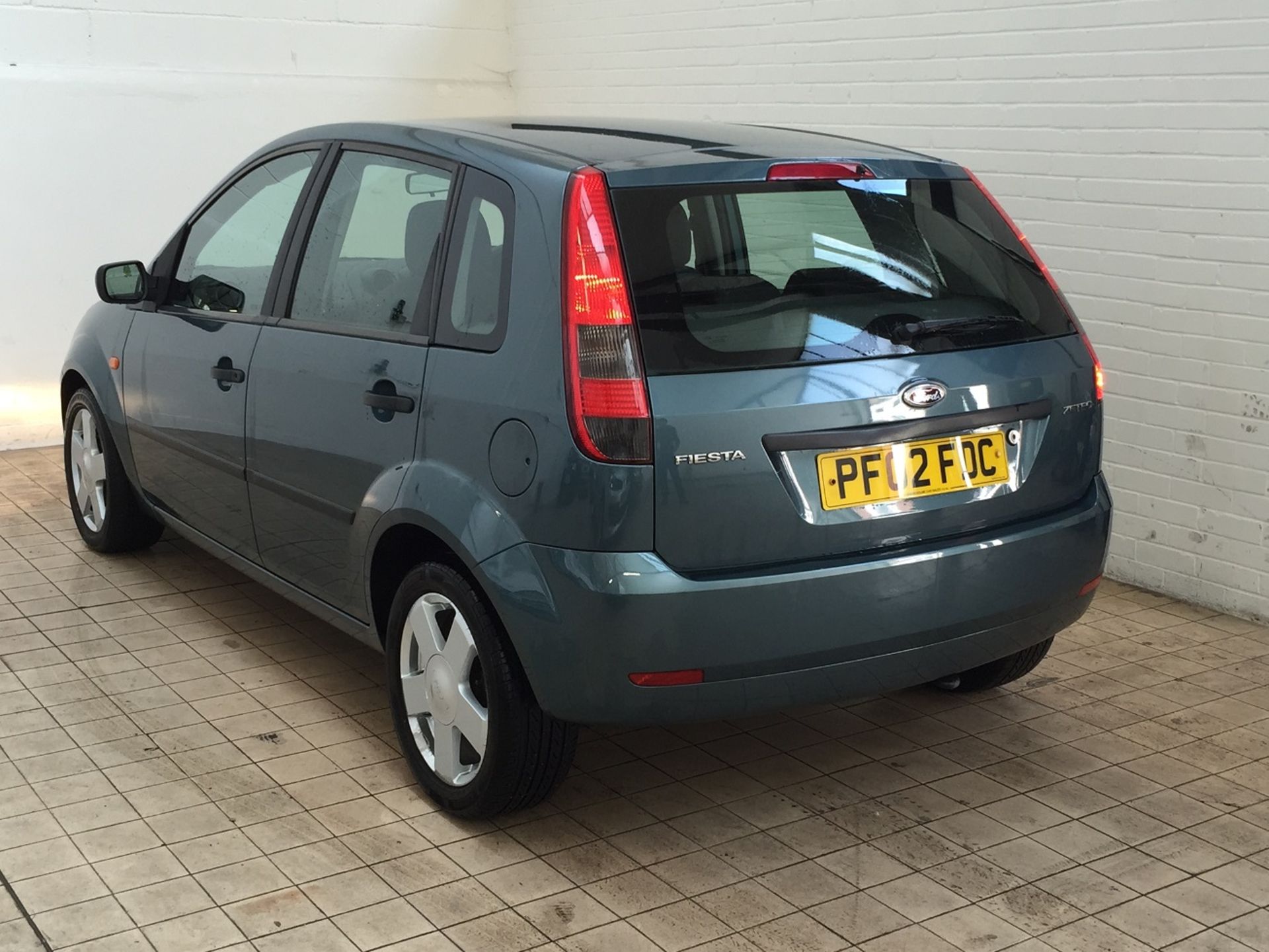 2002/02 REG FORD FIESTA ZETEC GREEN 5 DOOR HATCHACK *NO VAT* - Image 4 of 8