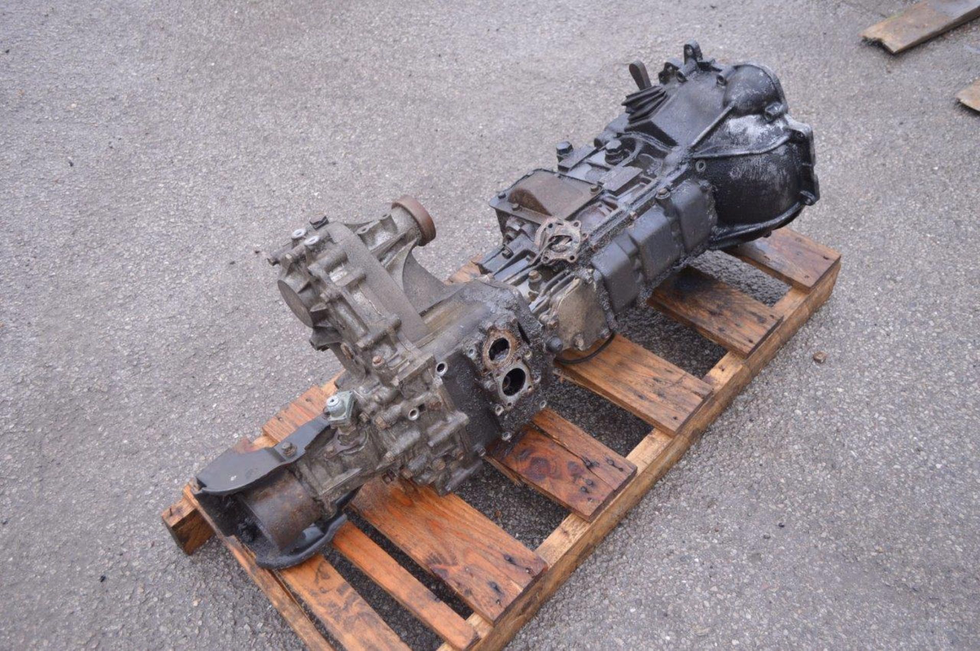 MITSUBISHI L200 GEARBOX AND TRANSFER BOX - Image 4 of 6