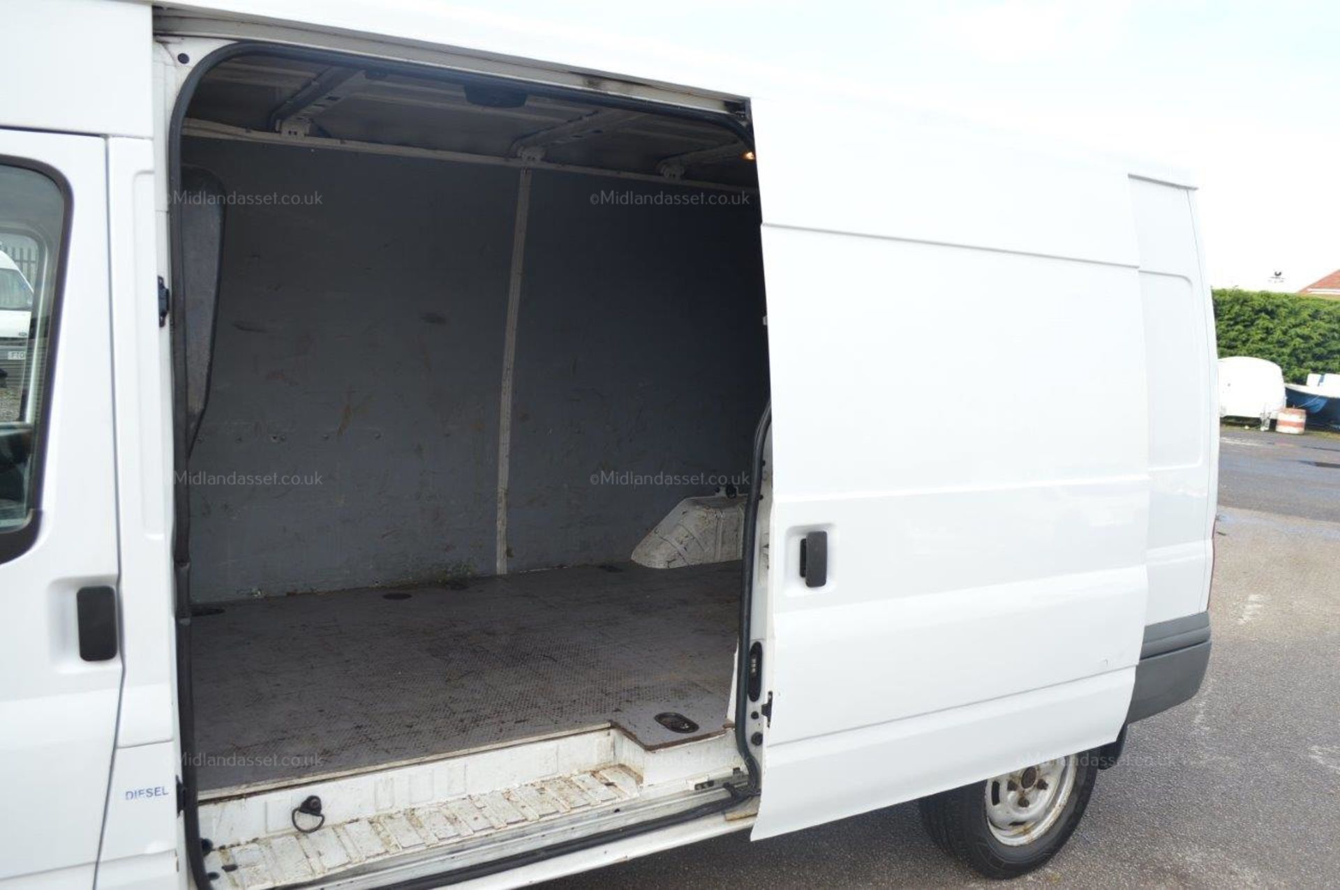 2009/59 REG FORD TRANSIT 100 T350L RWD PANEL VAN - SHOWING 1 FORMER KEEPER *NO VAT* - Image 8 of 19