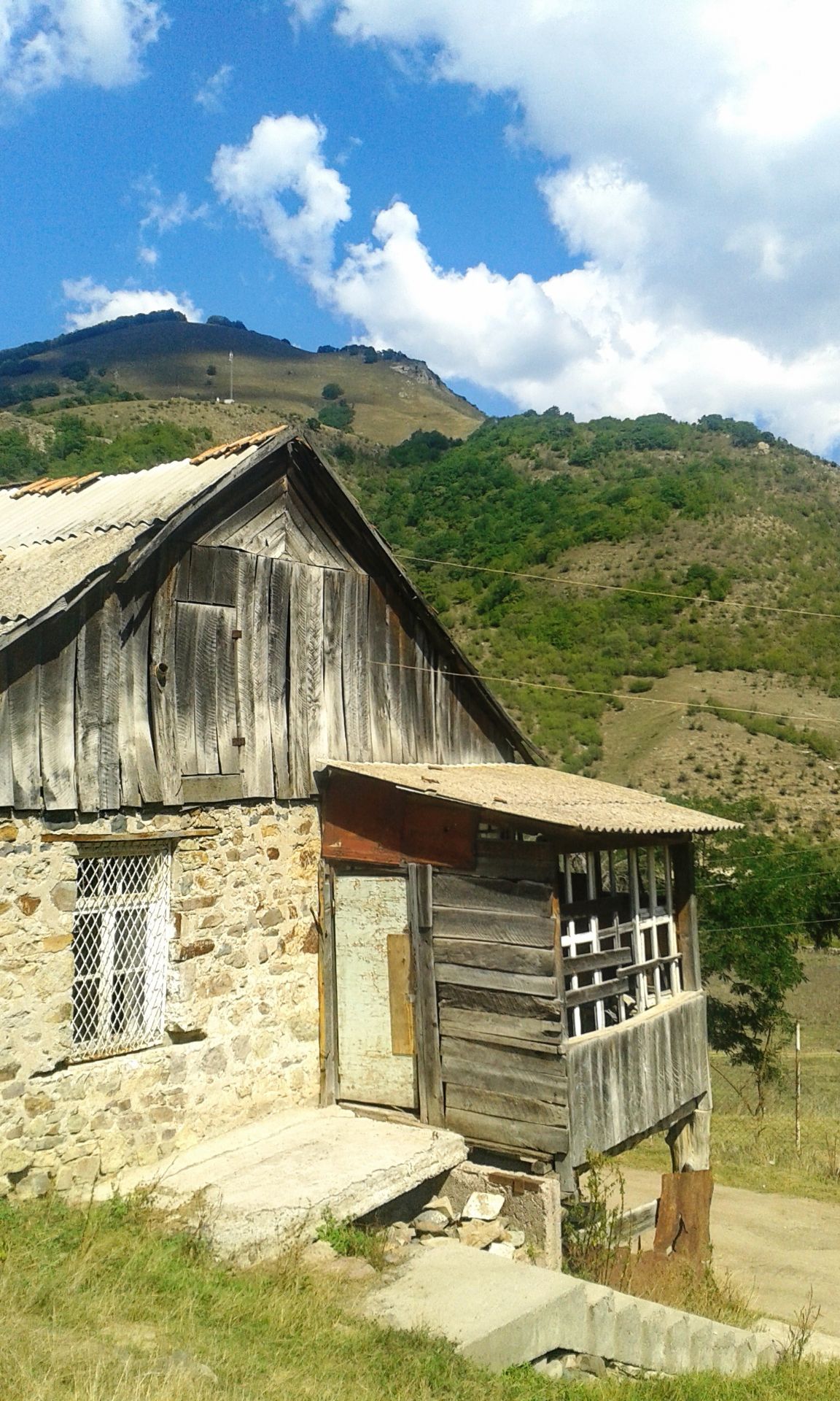 SPECTACULAR MOUNTAIN HOME IN DZORAVANK, ARMENIA - Image 2 of 15