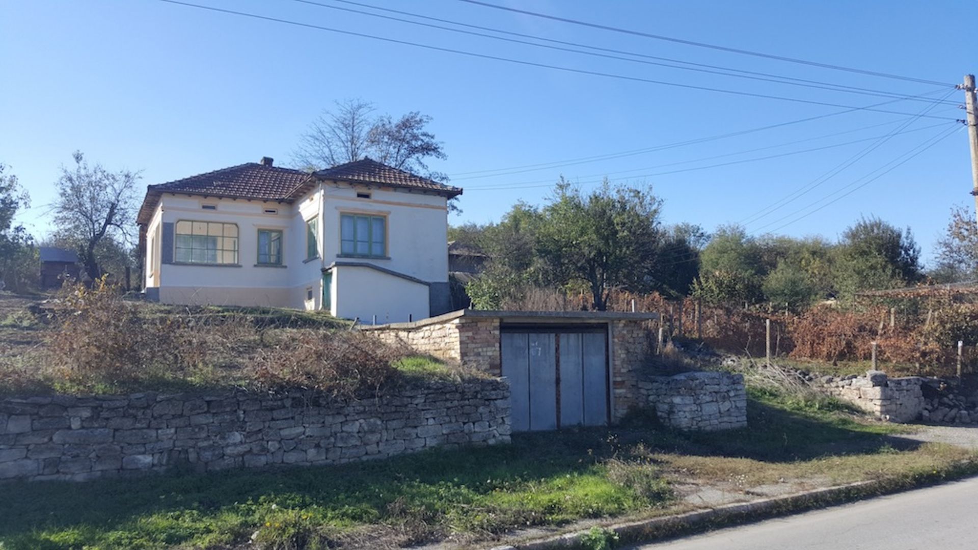 3 BED COTTAGE NR COAST WITH 1/2 ACRE GARDEN, KRASEN, BULGARIA - Image 2 of 19