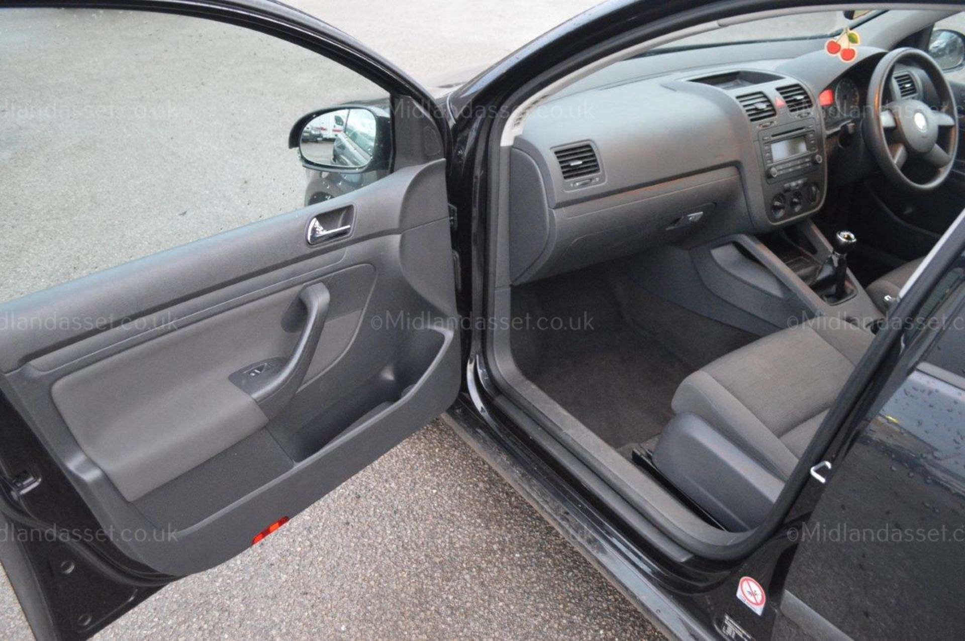 2005 VOLKSWAGEN GOLF TDI S 5 DOOR HATCHBACK *NO VAT* - Image 11 of 21