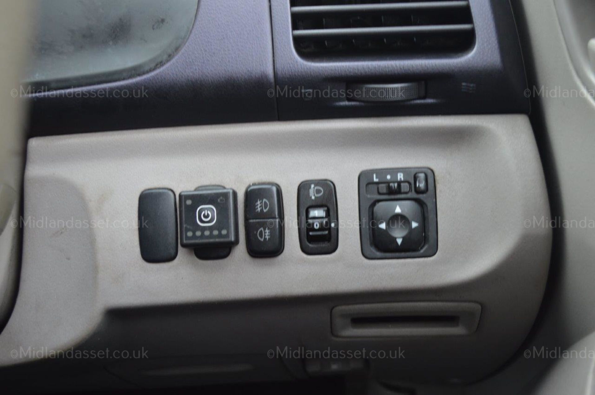 2005/55 REG MITSUBISHI GRANDIS MIRAGE AUTO 5 DOOR MPV GAS BI FUEL *NO VAT* - Image 14 of 29