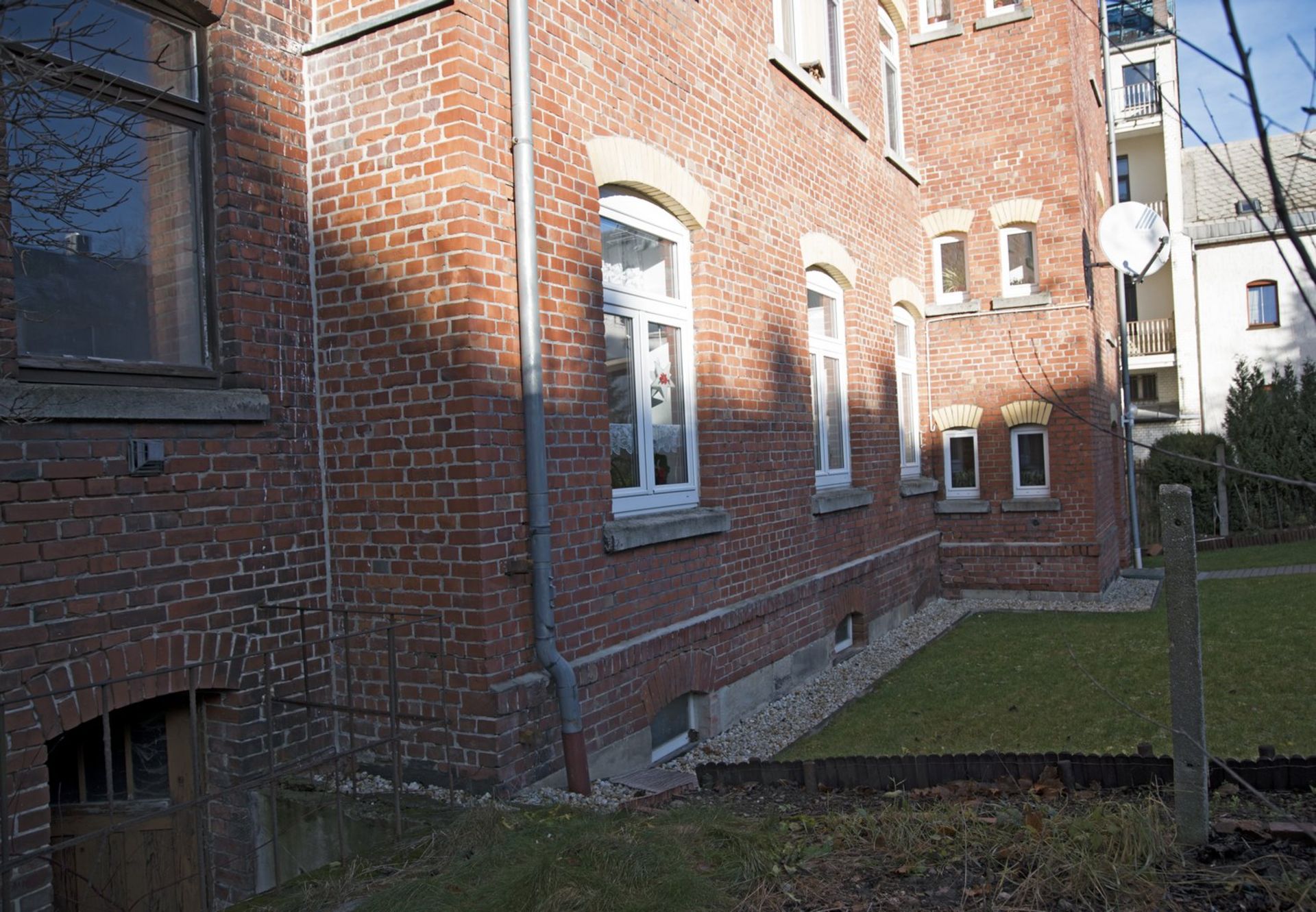 4 STOREY GERMANY APARTMENT BLOCK IN ADDITION TO A FULL BASEMENT + HUGE ATTIC! - Image 60 of 76