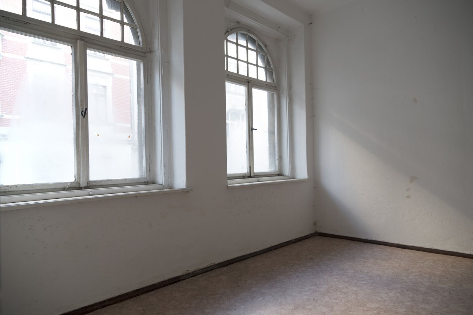 4 STOREY GERMANY APARTMENT BLOCK IN ADDITION TO A FULL BASEMENT + HUGE ATTIC! - Image 14 of 76