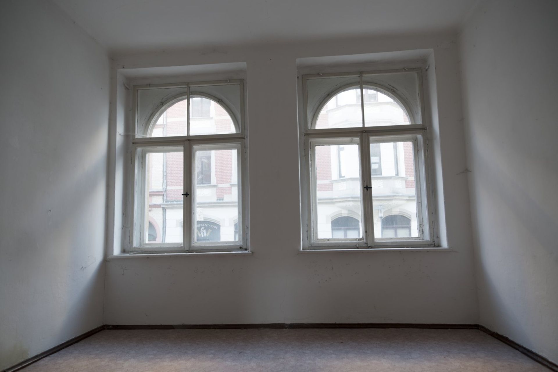 4 STOREY GERMANY APARTMENT BLOCK IN ADDITION TO A FULL BASEMENT + HUGE ATTIC! - Image 13 of 76