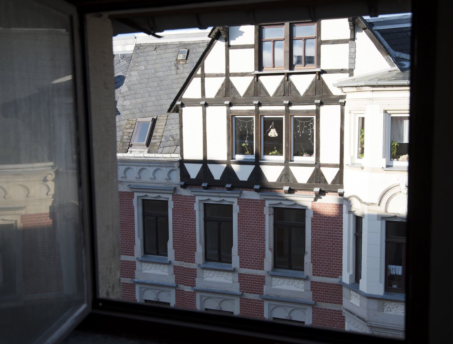 4 STOREY GERMANY APARTMENT BLOCK IN ADDITION TO A FULL BASEMENT + HUGE ATTIC! - Image 5 of 76