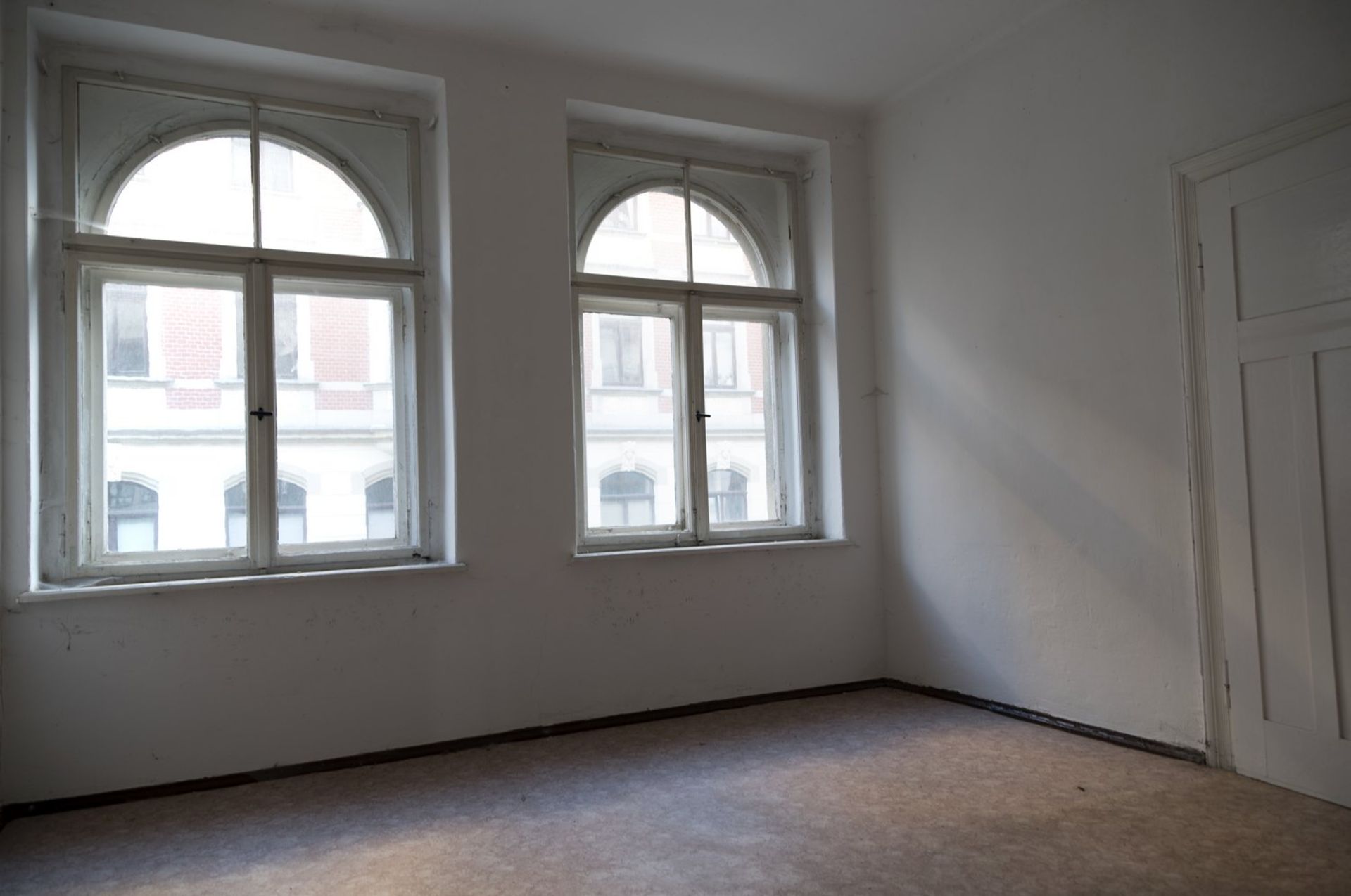 4 STOREY GERMANY APARTMENT BLOCK IN ADDITION TO A FULL BASEMENT + HUGE ATTIC! - Image 12 of 76