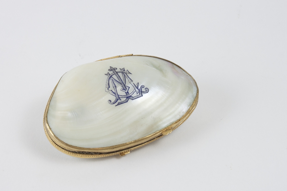 Polished shell transformed in a sewing case. The lid is decorated with a monogram of interlaced