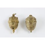 Two thimble holders urns in pomponne. Items of a chatelaine. United Kingdom, +- 1750.