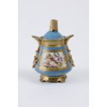 Paris porcelain pot which serves as a thimble holder, with needle and pin cushion. Diameter: 8.5 cm,