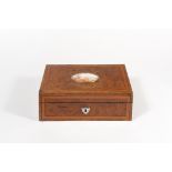 Palais Royal. Rectangular sewing box in walnut burl decorated in the center of its lid by a mother-
