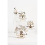 Thimble holder sailboat in mother-of-pearl, golden metal and shell. Decoration of painted flowers