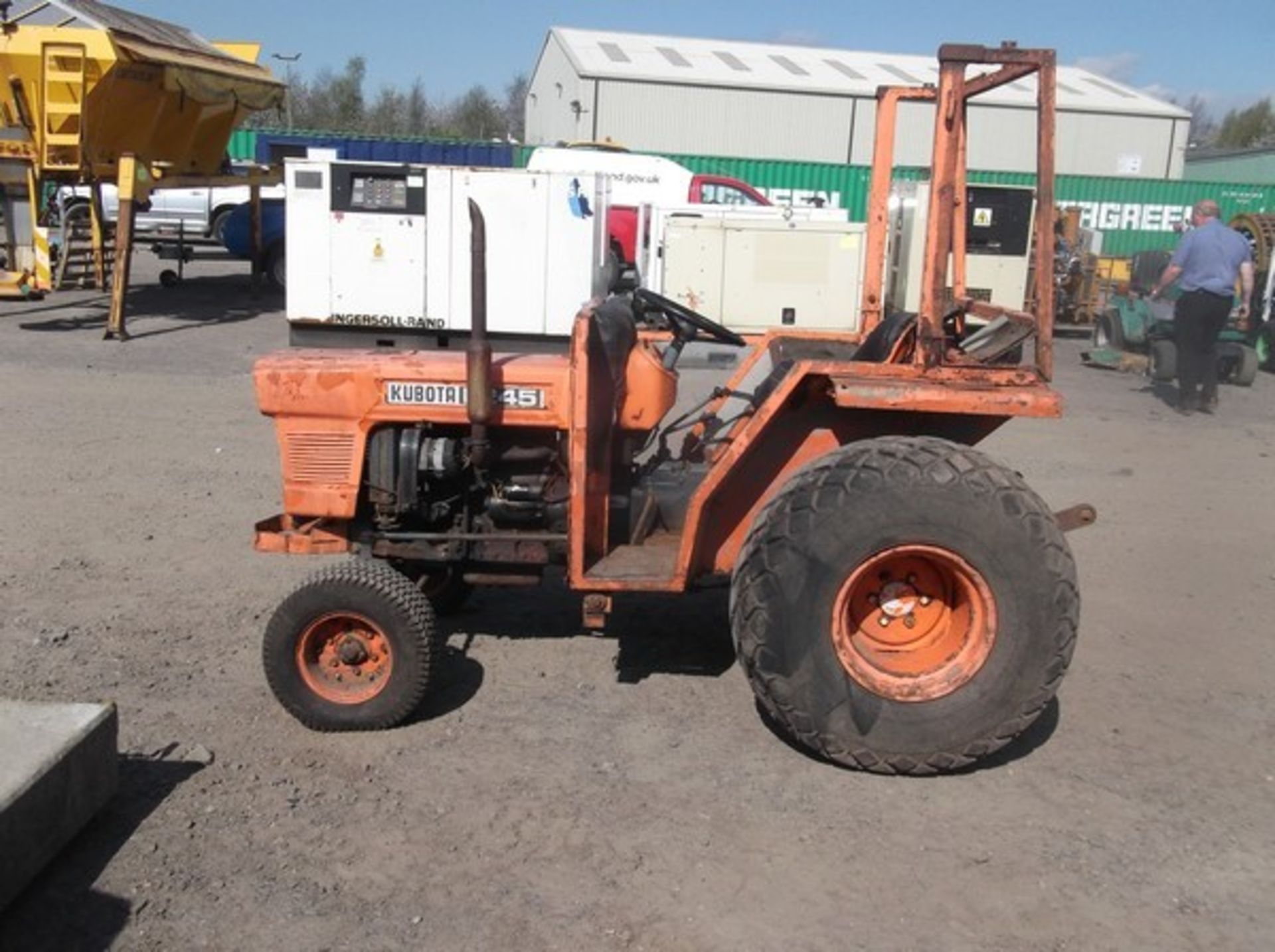 KUBOTA TRACTOR L245 SNL245 11975 ON GRASS TYRES - Image 6 of 6