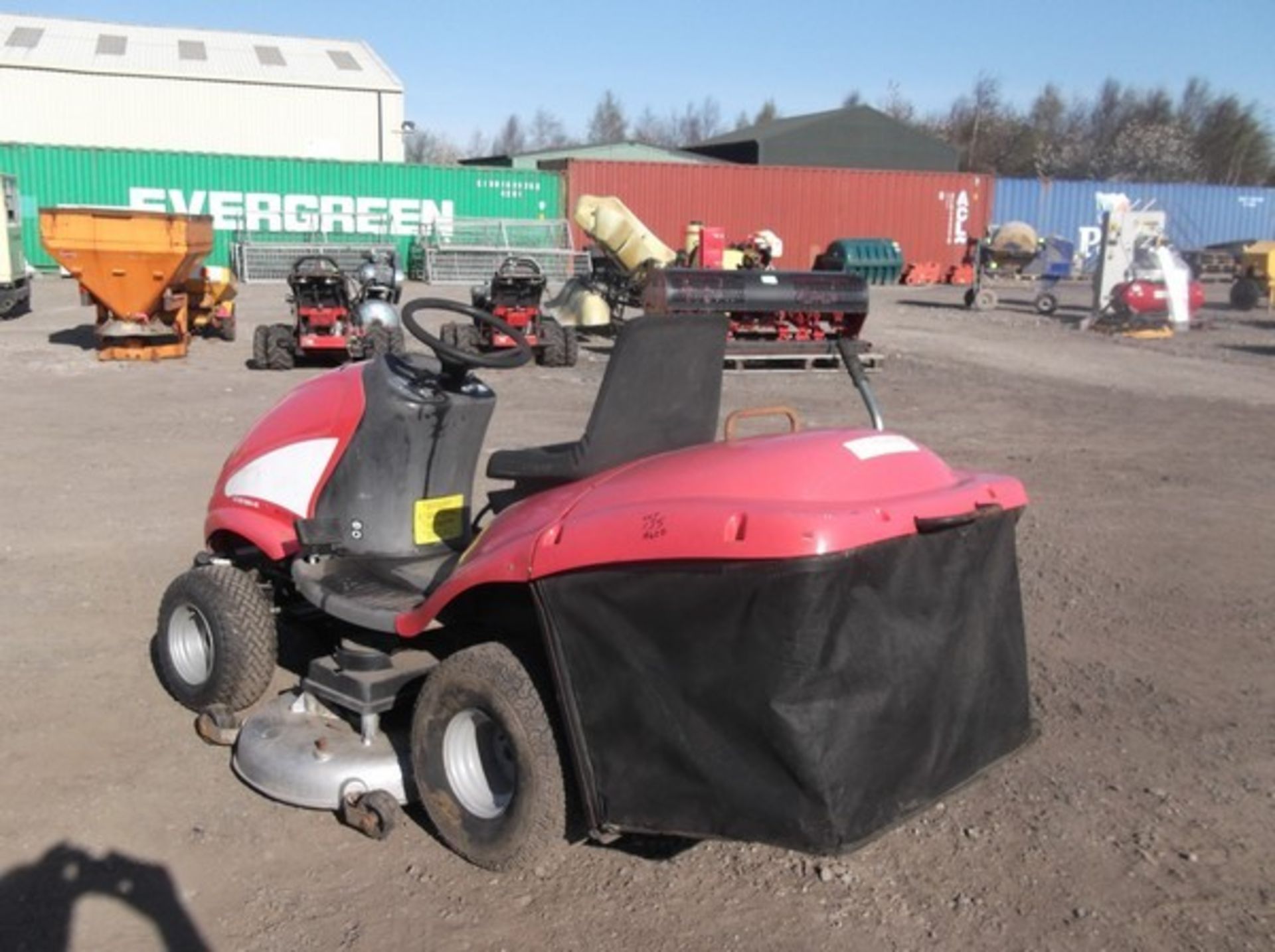 RIDE ON MOWER AG122/18H 48" DECK. HYDROSTATIC DRIVE, 18HPV TWIN BRIGGS & STRATTON ENGINE - Image 4 of 5