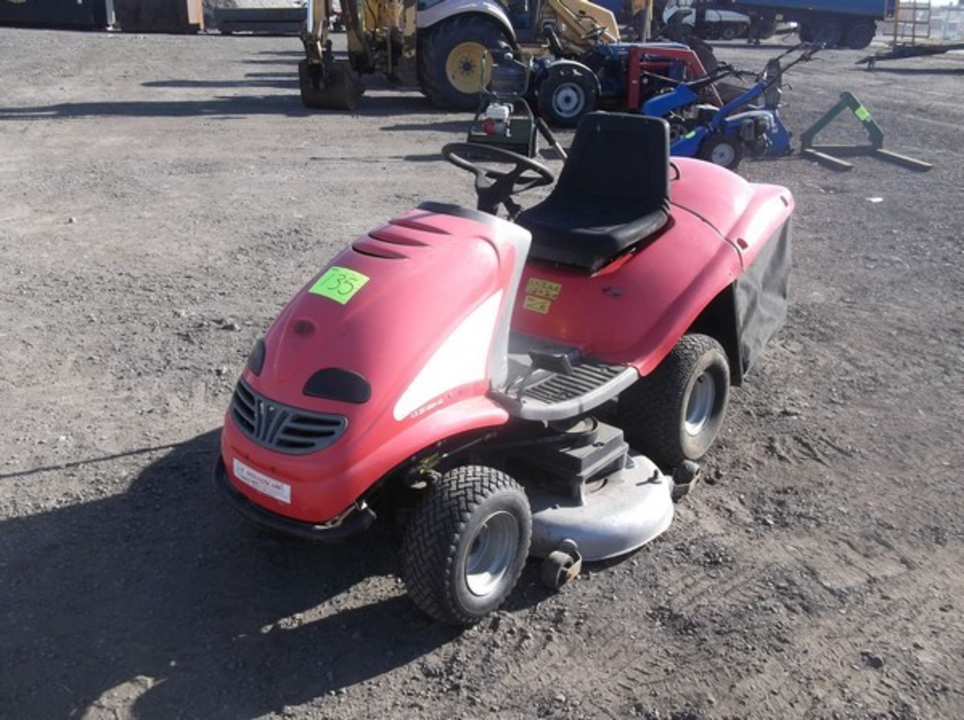 RIDE ON MOWER AG122/18H 48" DECK. HYDROSTATIC DRIVE, 18HPV TWIN BRIGGS & STRATTON ENGINE