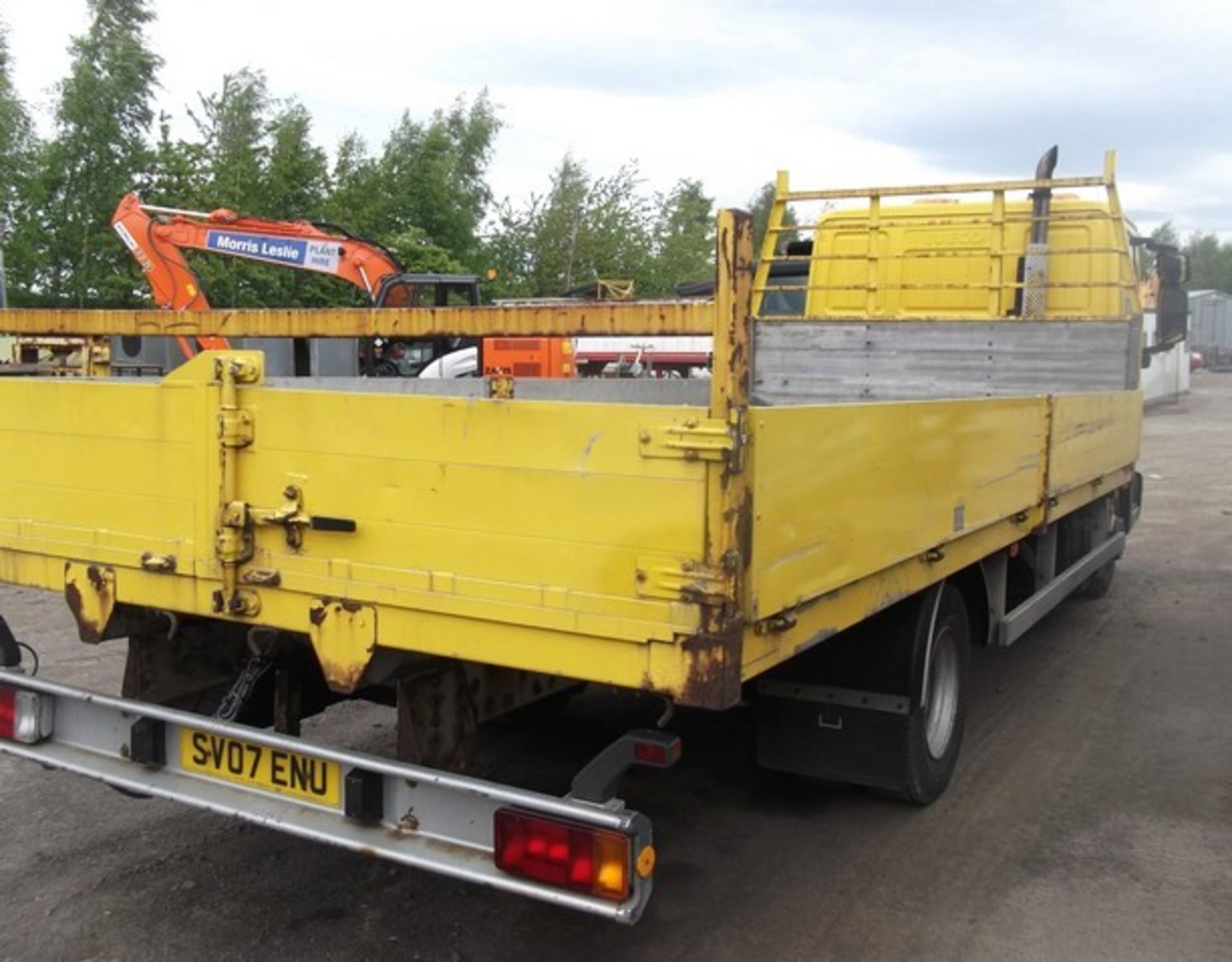 IVECO EUROCARGO - 3920cc
Body: 2 Dr Truck
Color: White
First Reg: 01/06/2007
Doors: 2
MOT: 31/01/ - Image 5 of 7