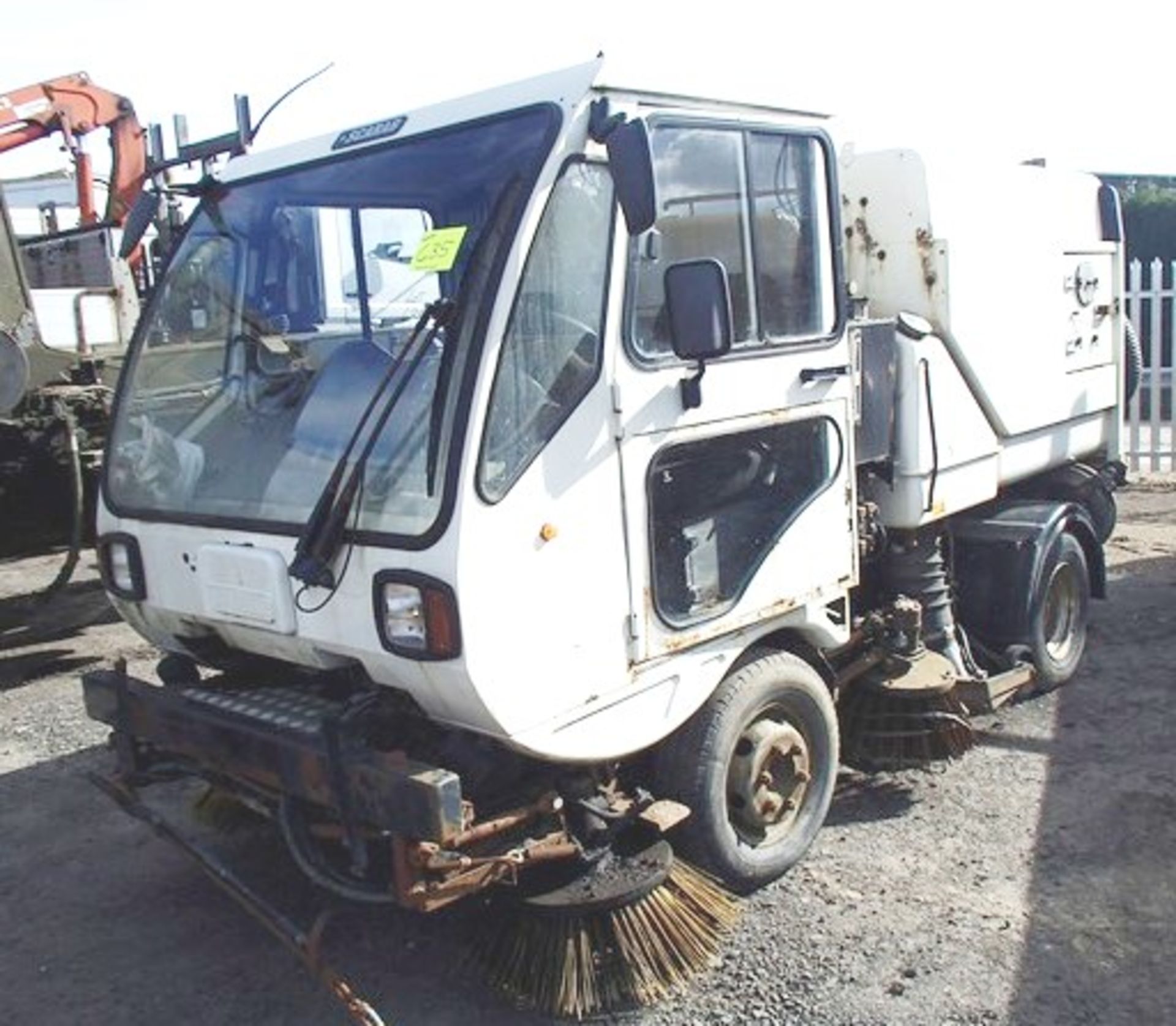 SCARAB 3.5 - 2776cc
Body: 2 Dr Truck
Color: White
First Reg: 01/06/2001
Doors: 2
MOT: 
Mileage: