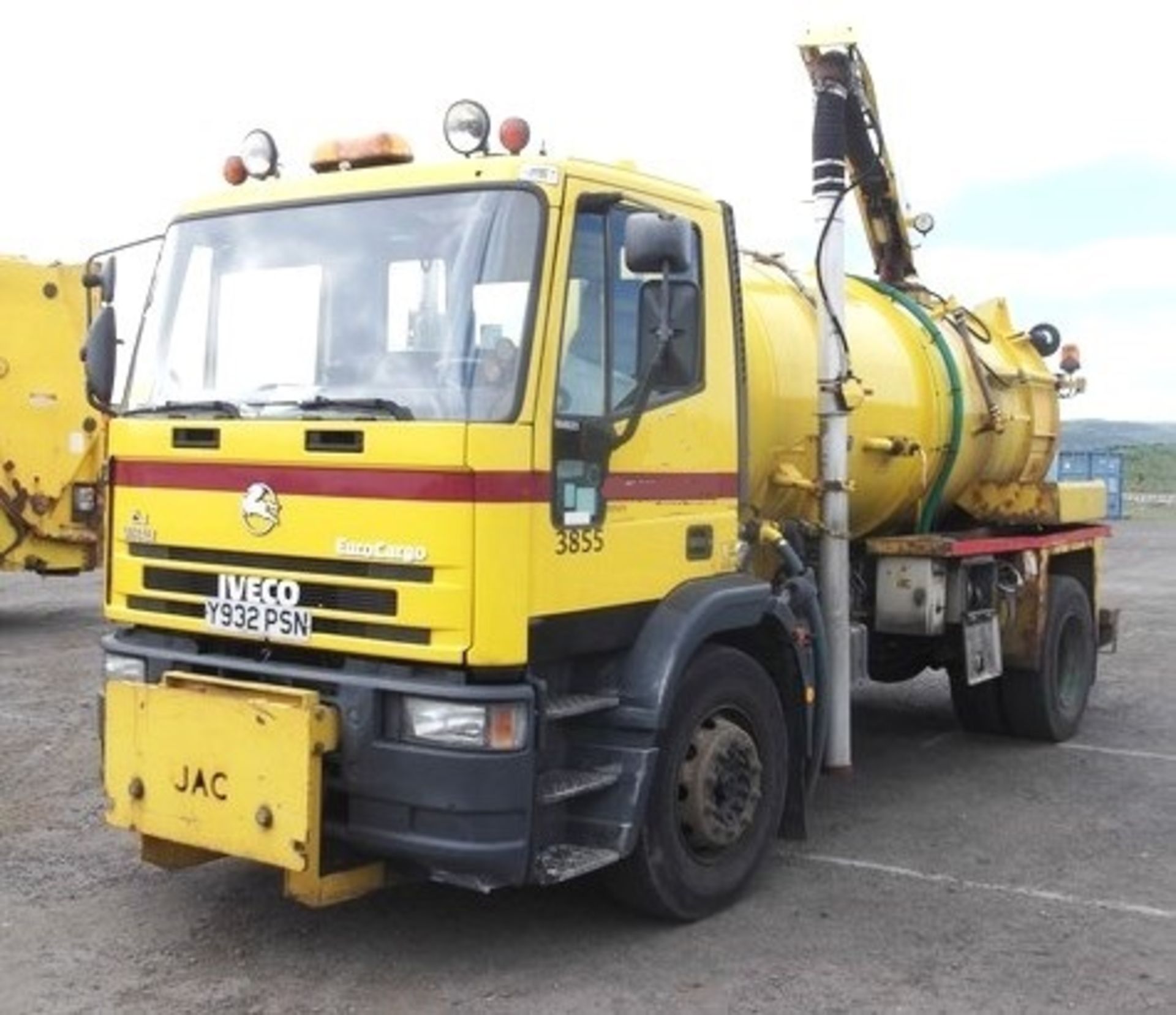 IVECO-FORD SUPERCARGO - 5861cc
Body: 2 Dr Truck
Color: Yellow
First Reg: 24/05/2001
Doors: 2
MOT: