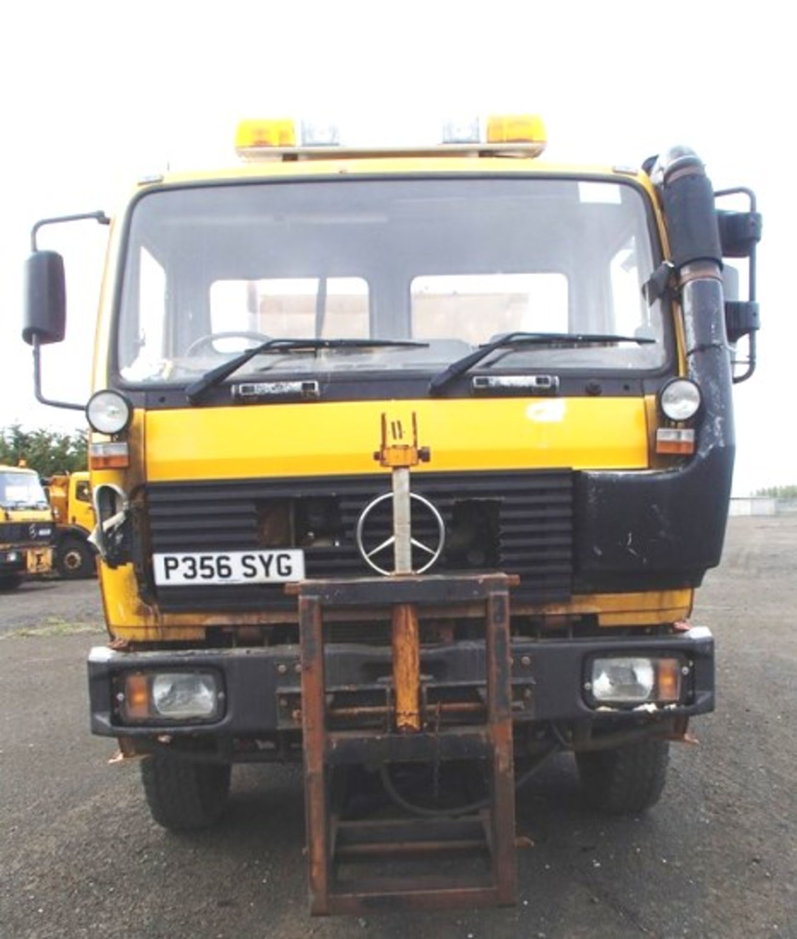 MERCEDES 1820 - 5598cc
Body: 2 Dr Truck
Color: Yellow
First Reg: 17/09/1996
Doors: 2
MOT: - Image 4 of 11