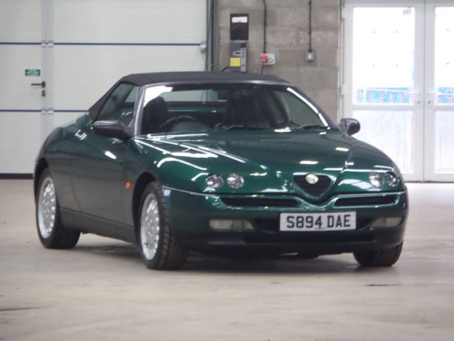 ALFA ROMEO SPIDER T SPARK 16 V - 1970cc, 1998 - Image 2 of 12