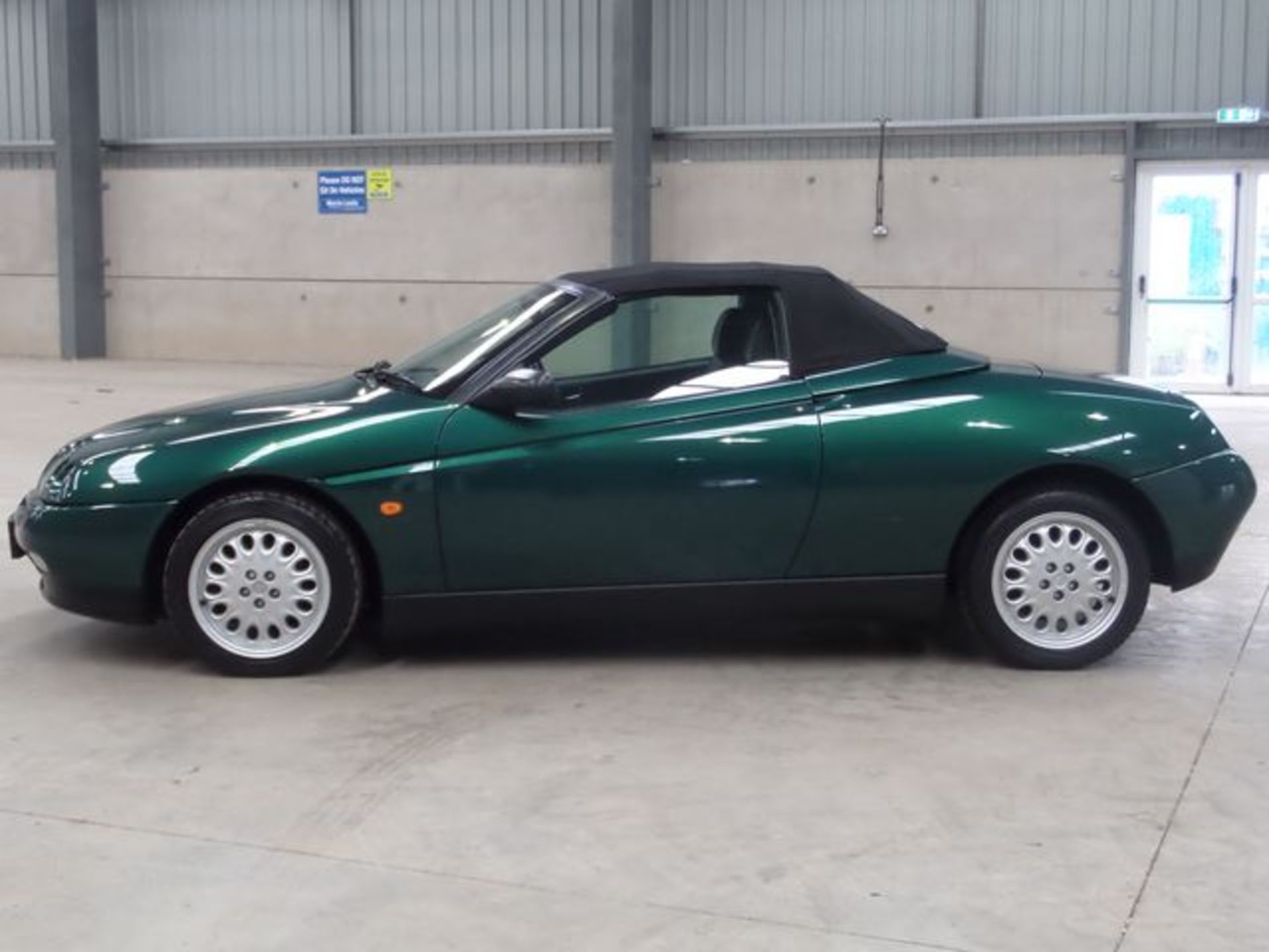 ALFA ROMEO SPIDER T SPARK 16 V - 1970cc, 1998 - Image 6 of 12