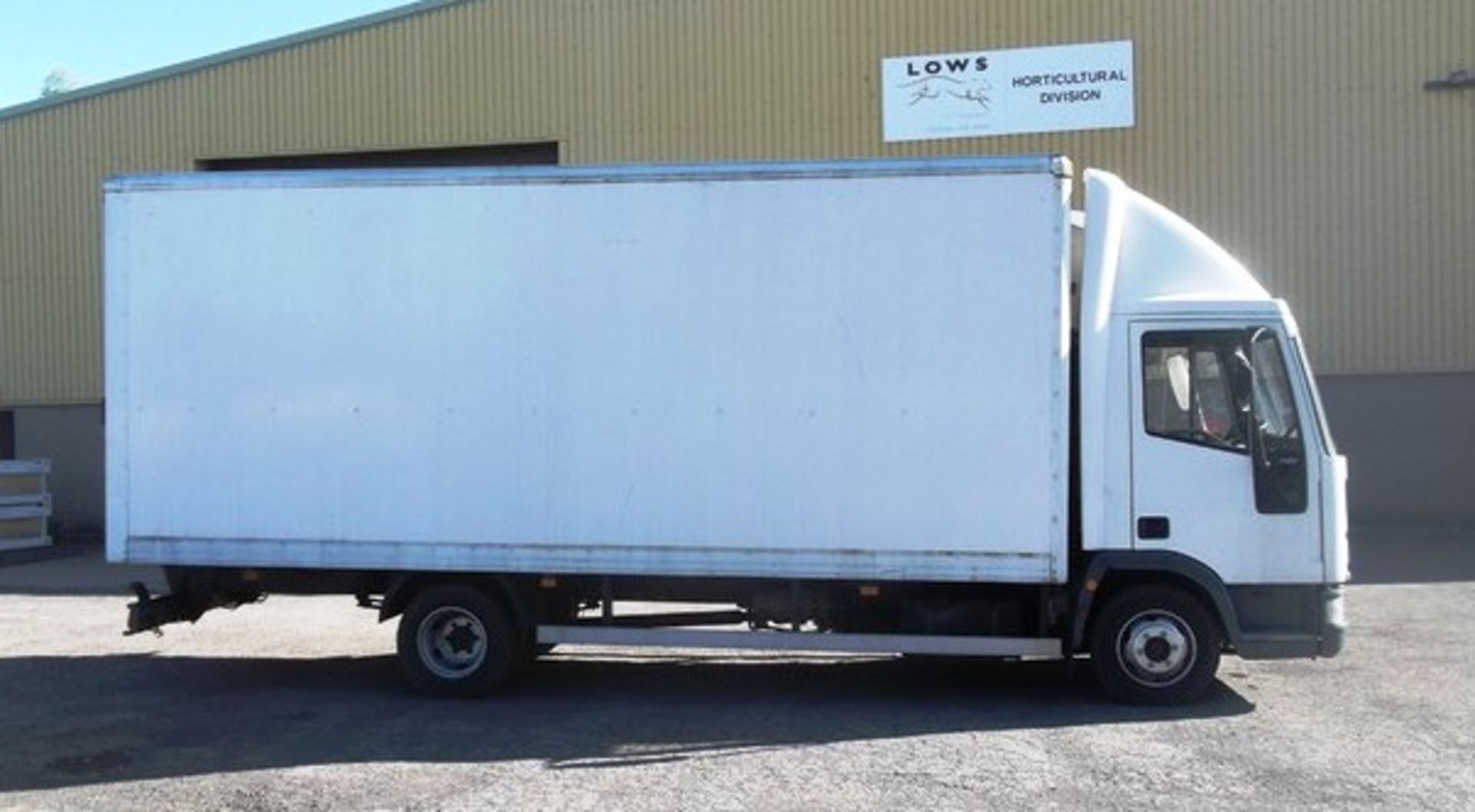IVECO-FORD CARGO TECTOR - 3920cc
Body: 2 Dr Van
Color: White
First Reg: 05/03/2004
Doors: 2
MOT: - Image 5 of 10