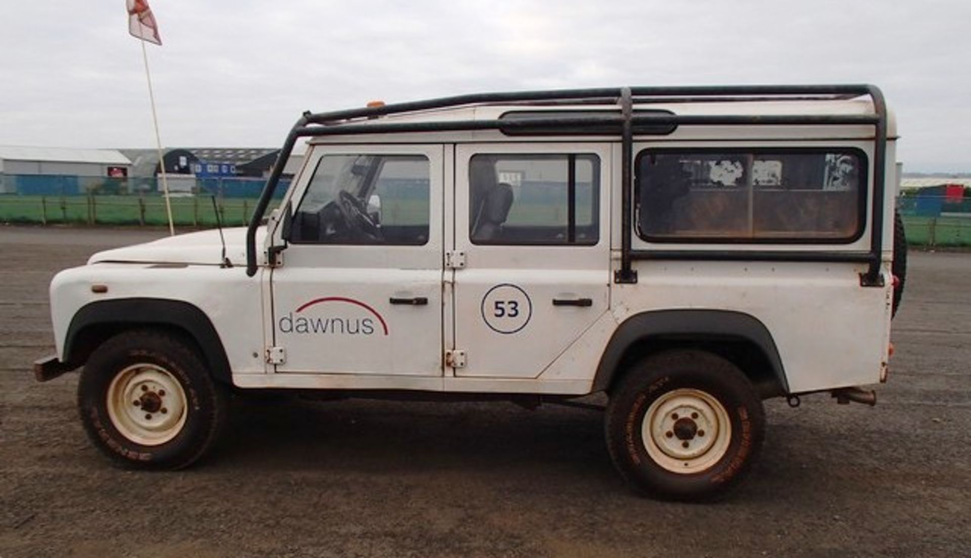 LANDROVER DEFENDER 110
Body: 4 Dr 4x4
Color: WHITE
First Reg: 11/04/2011
Doors: 4
MOT: 
Mileage: - Image 11 of 12