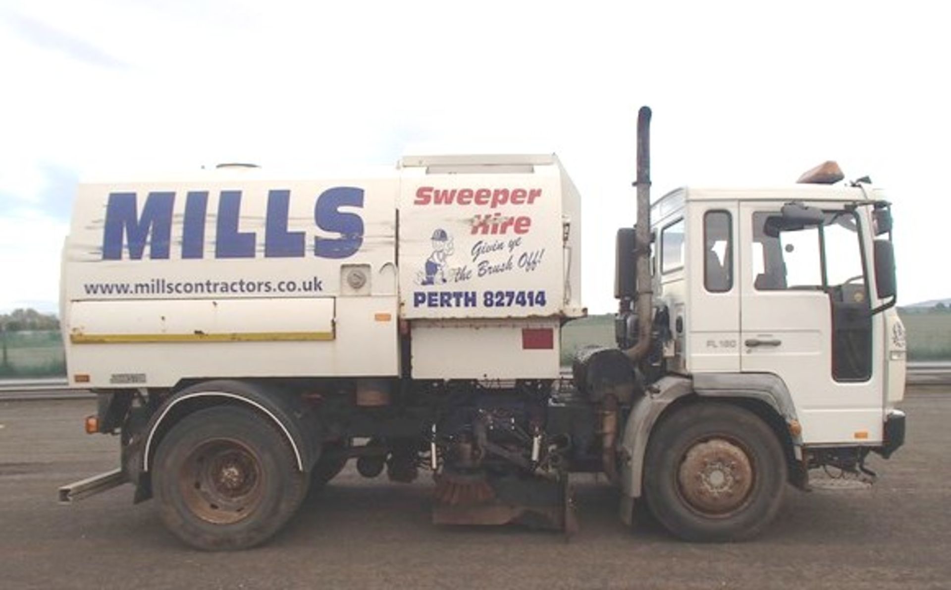 VOLVO FL - 5480cc
Body: 2 Dr Truck
Color: White
First Reg: 04/01/2002
Doors: 2
MOT: 30/06/2016 - Image 8 of 13