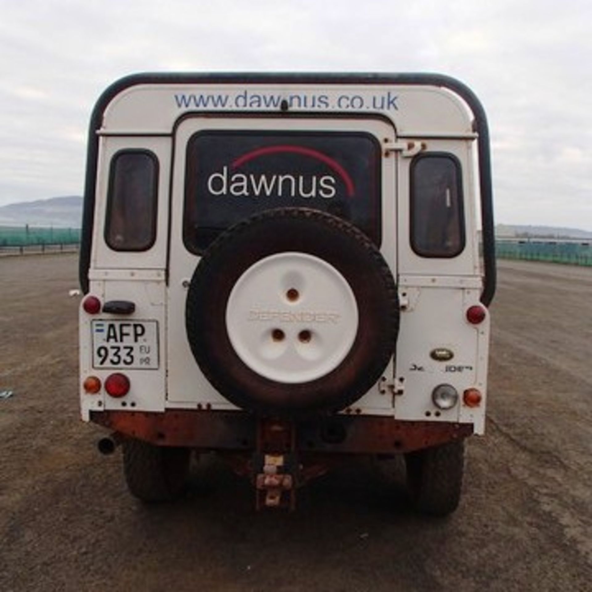 LANDROVER DEFENDER 110
Body: 4 Dr 4x4
Color: WHITE
First Reg: 11/04/2011
Doors: 4
MOT: 
Mileage: - Image 9 of 12