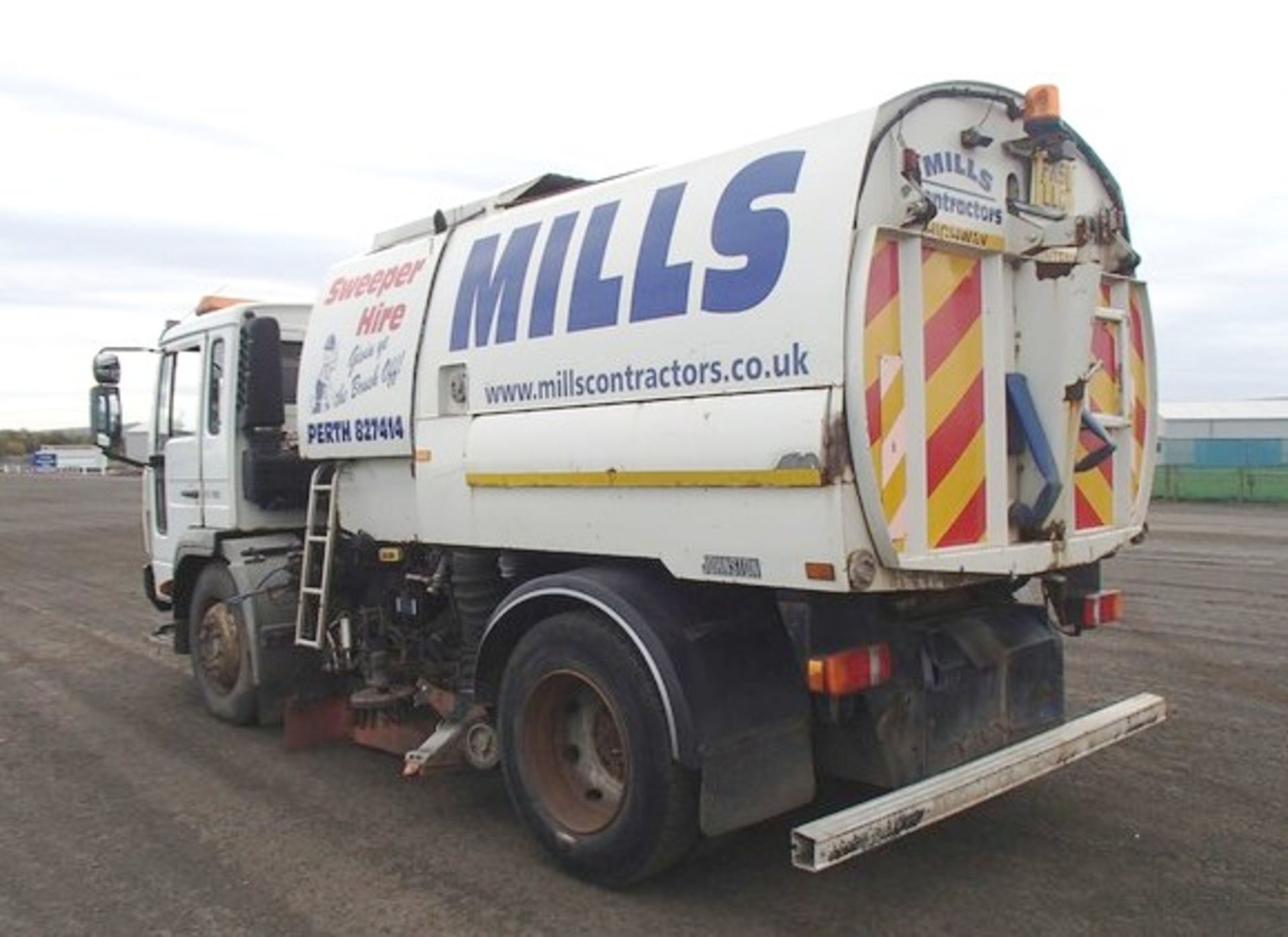 VOLVO FL - 5480cc
Body: 2 Dr Truck
Color: White
First Reg: 04/01/2002
Doors: 2
MOT: 30/06/2016 - Image 11 of 13