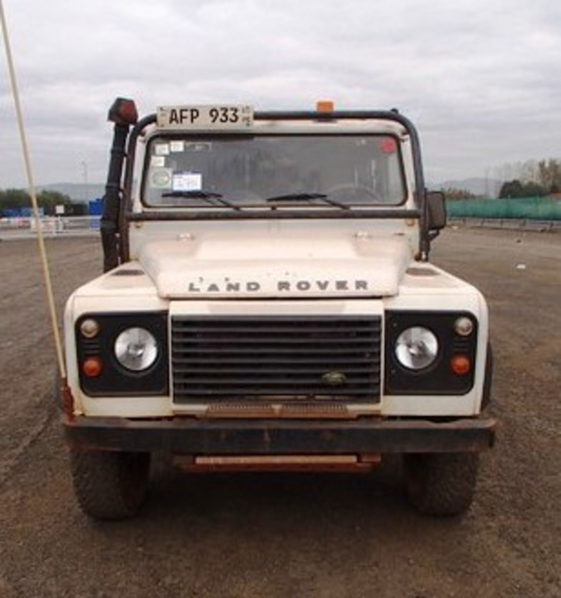 LANDROVER DEFENDER 110
Body: 4 Dr 4x4
Color: WHITE
First Reg: 11/04/2011
Doors: 4
MOT: 
Mileage: - Image 5 of 12