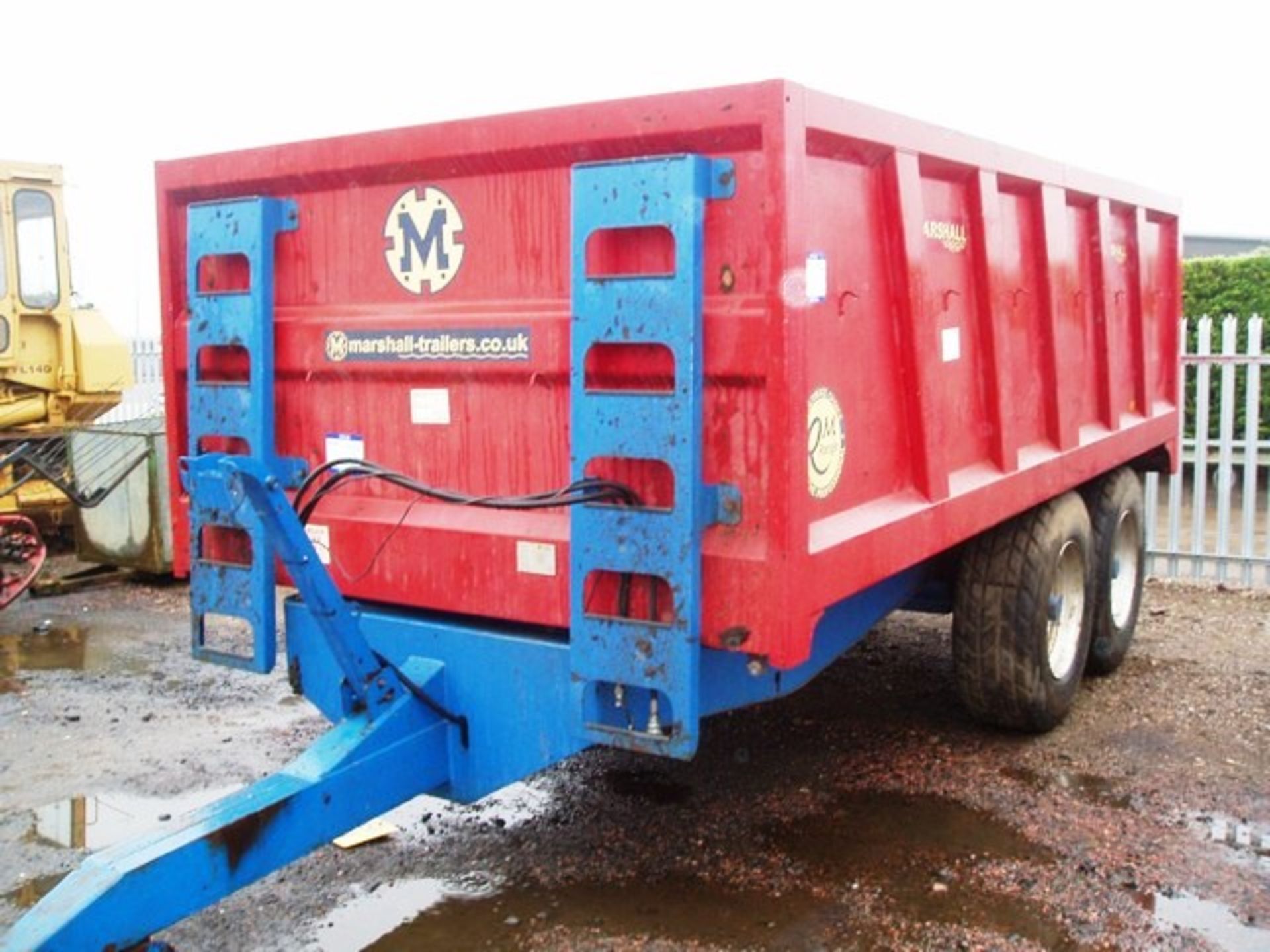 2011 MARSHALL 17' x 8' TWIN AXLE TRAILER FITTED WITH 385/65 X 22.5 WHEELS, CARRYING CAPACITY 11